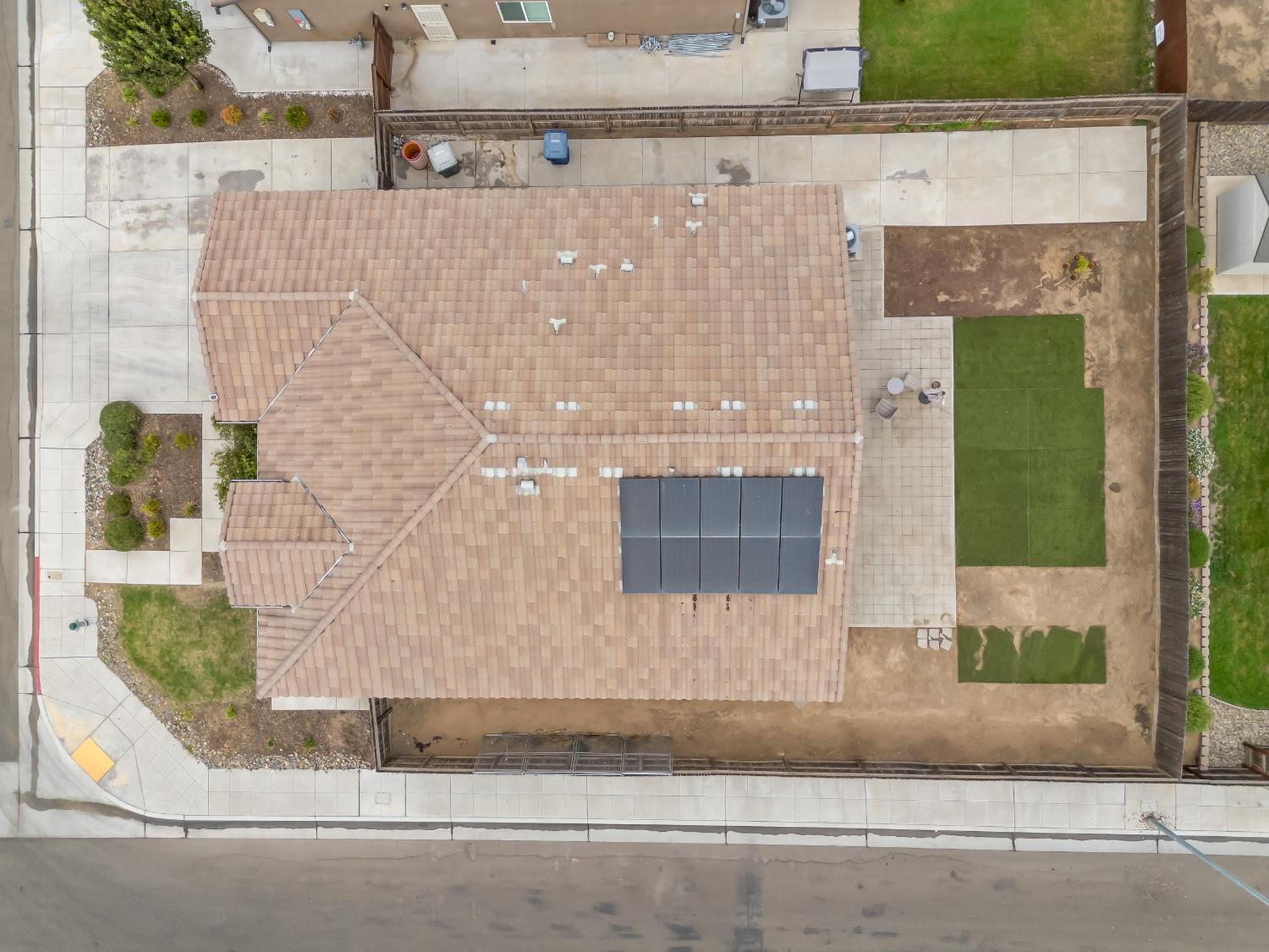 6033 E Kerckhoff Avenue