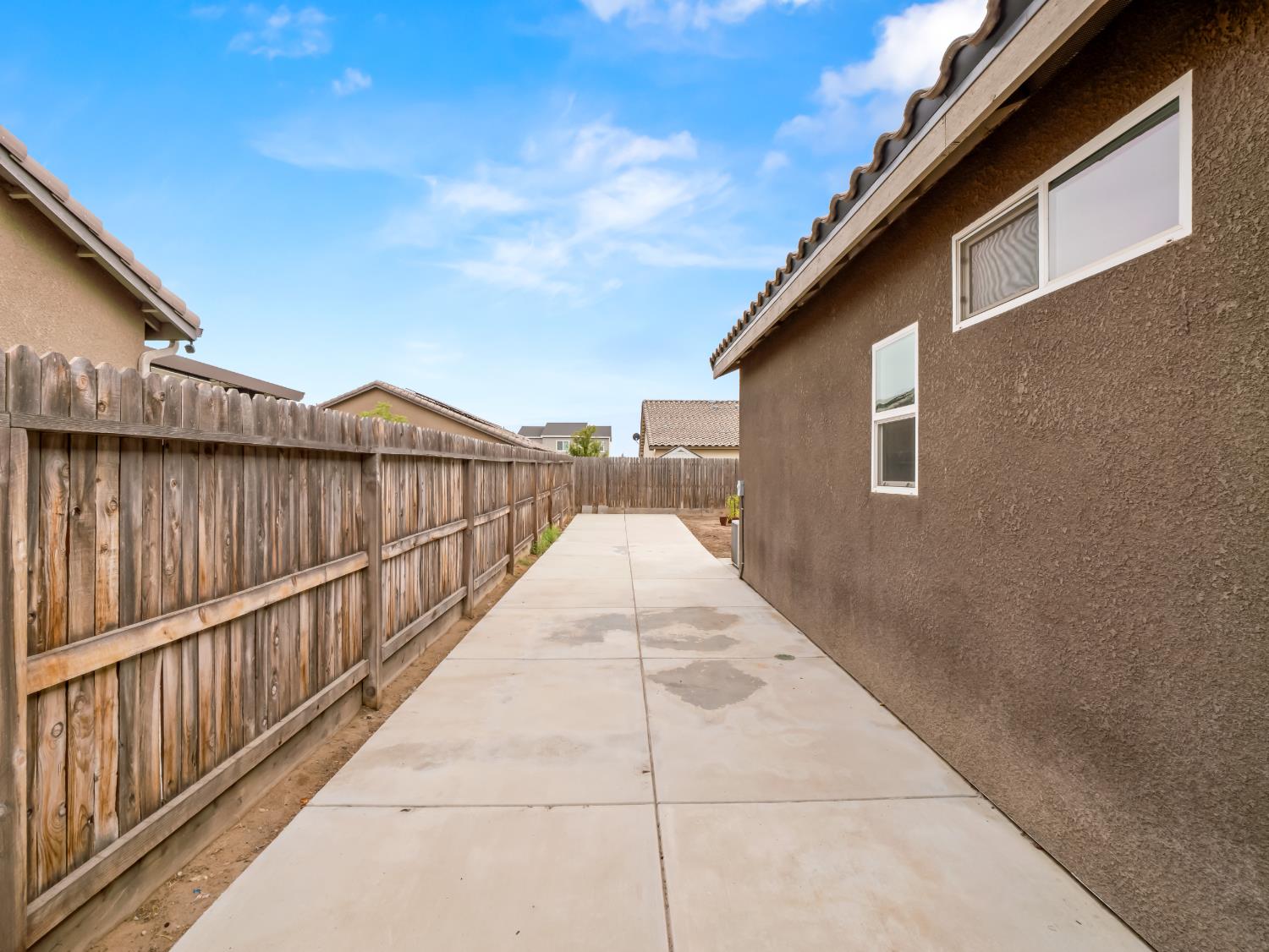 6033 E Kerckhoff Avenue