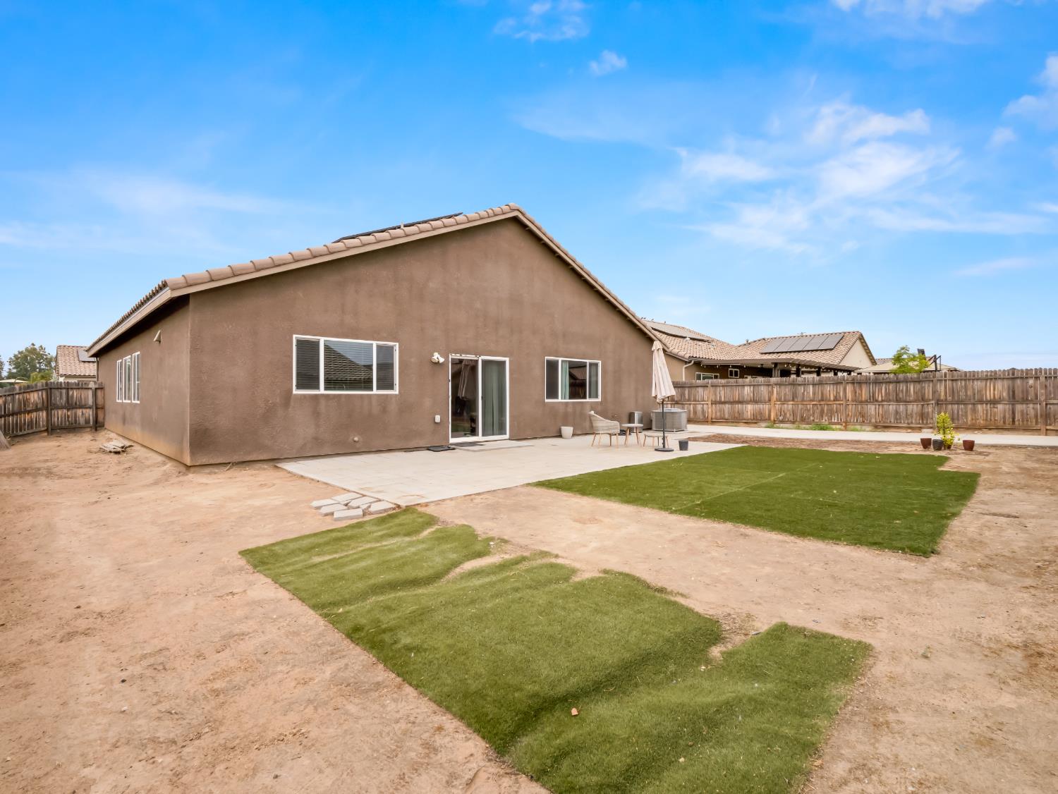 6033 E Kerckhoff Avenue