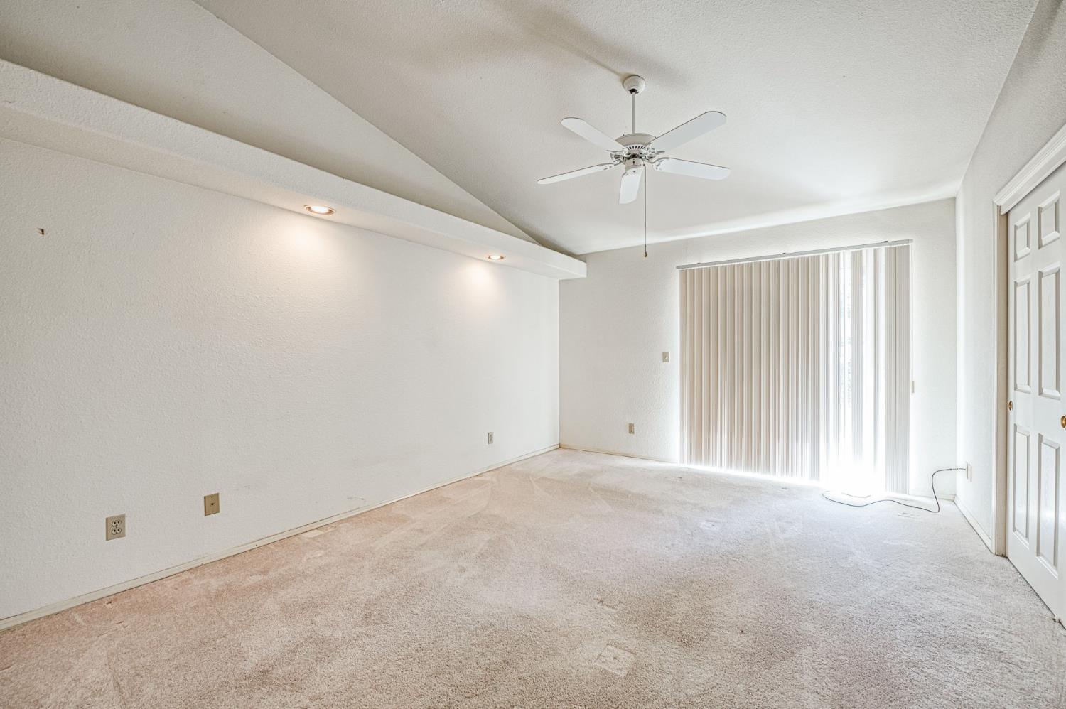 6706 N Chestnut Avenue # 103