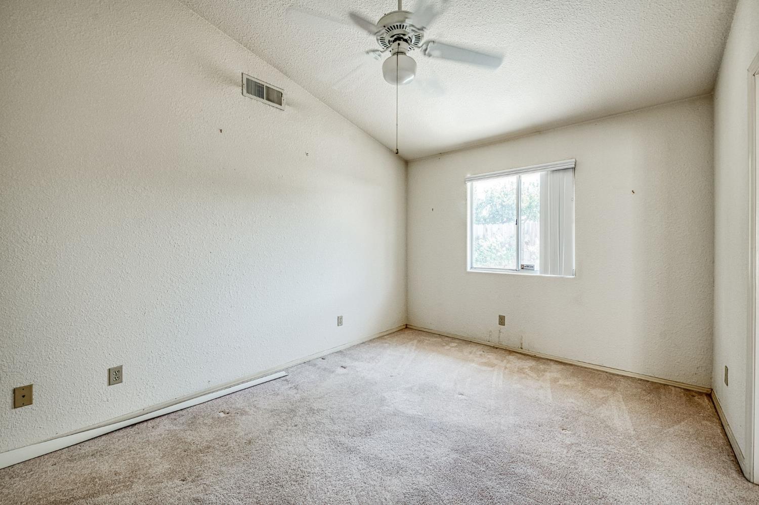 6706 N Chestnut Avenue # 103