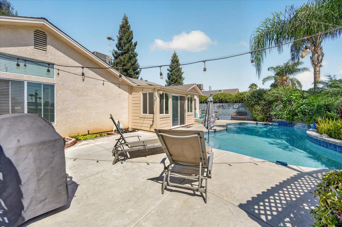 5607 W Hedges Avenue