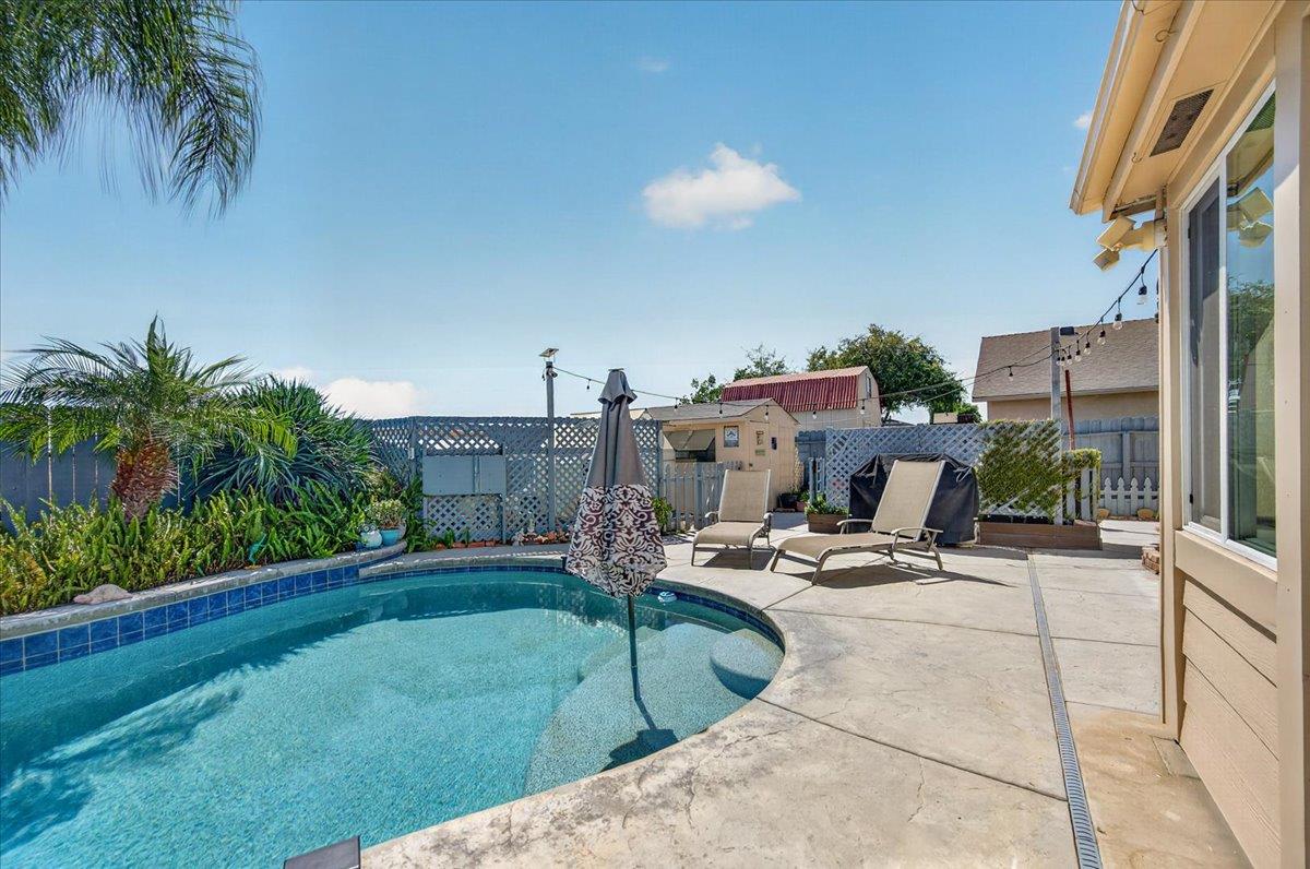 5607 W Hedges Avenue
