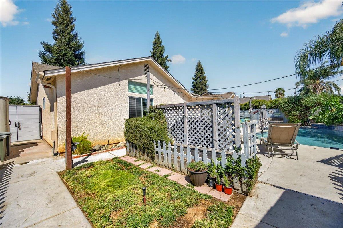 5607 W Hedges Avenue