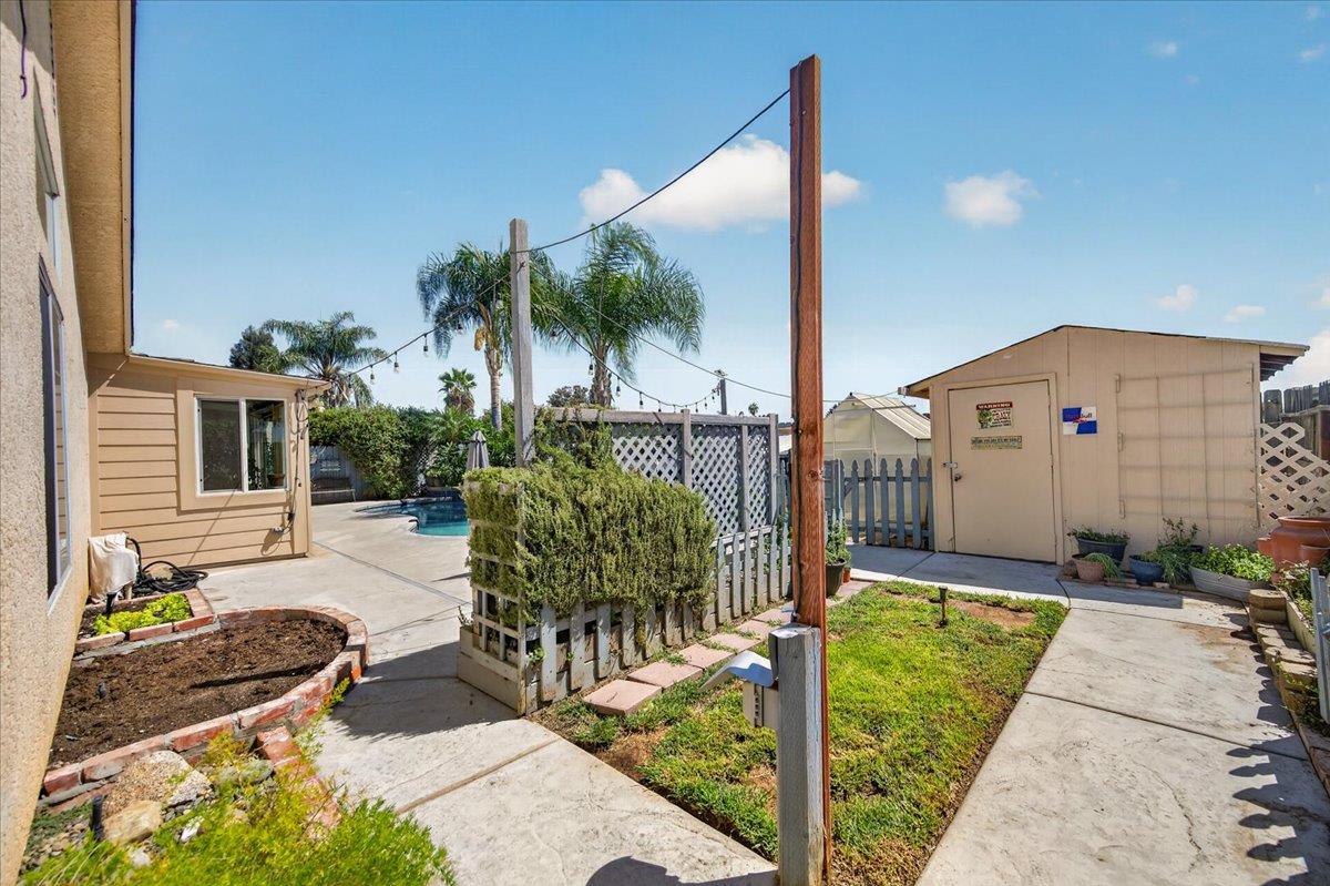 5607 W Hedges Avenue
