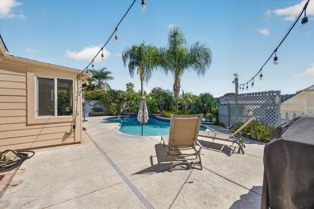 5607 W Hedges Avenue