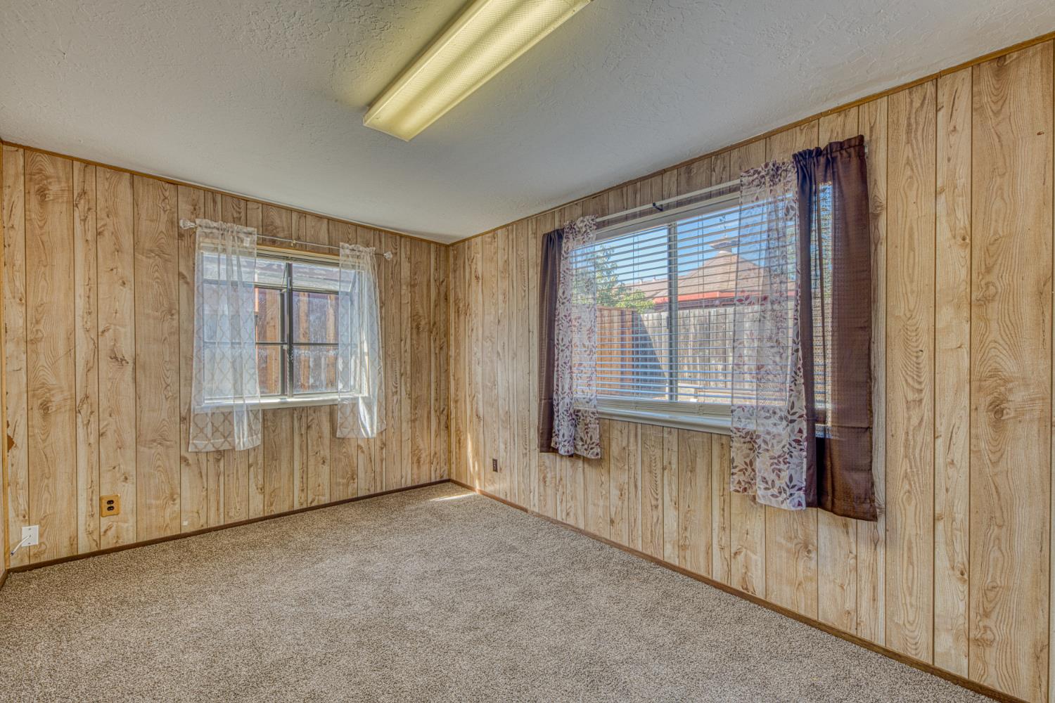 290 Carnoble Dr