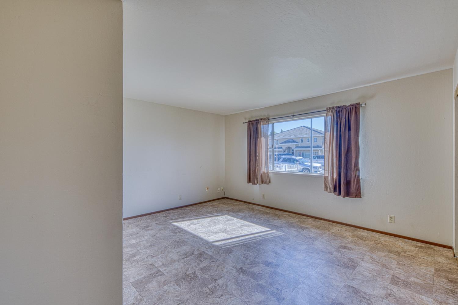 290 Carnoble Dr
