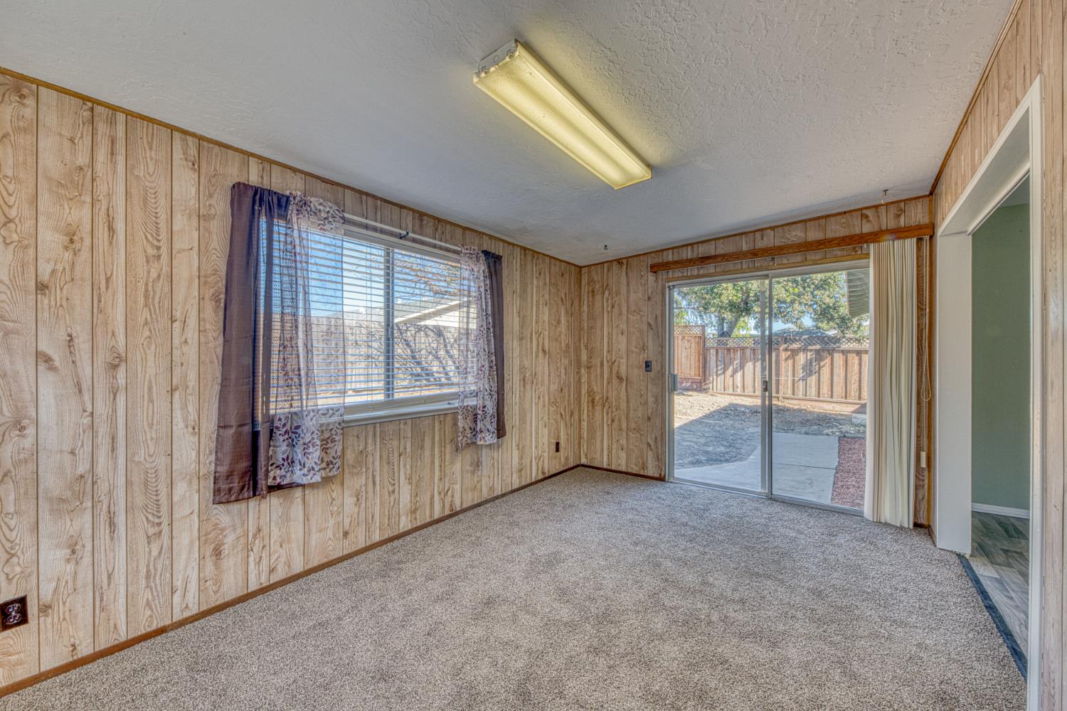 290 Carnoble Dr