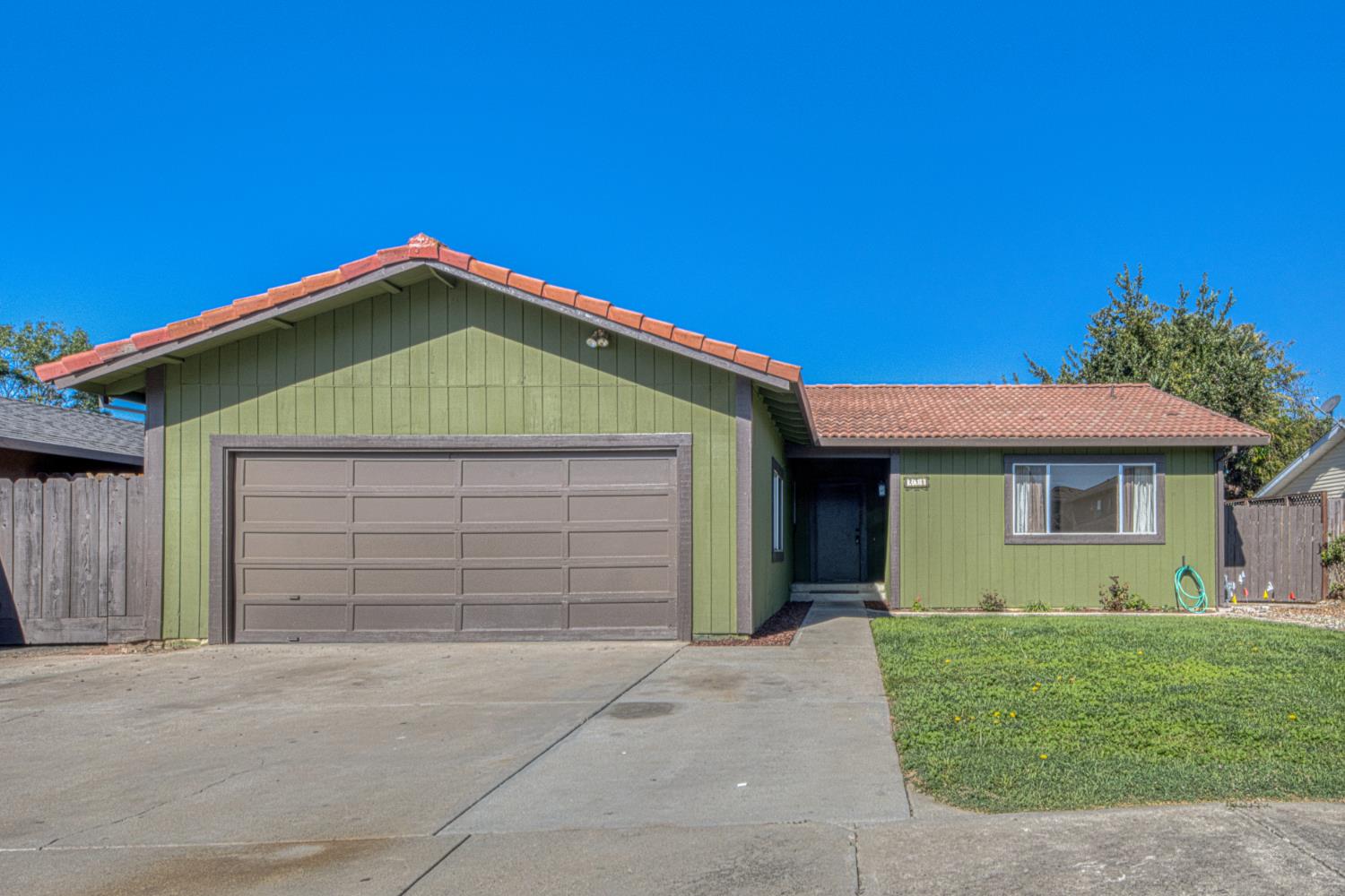 290 Carnoble Dr
