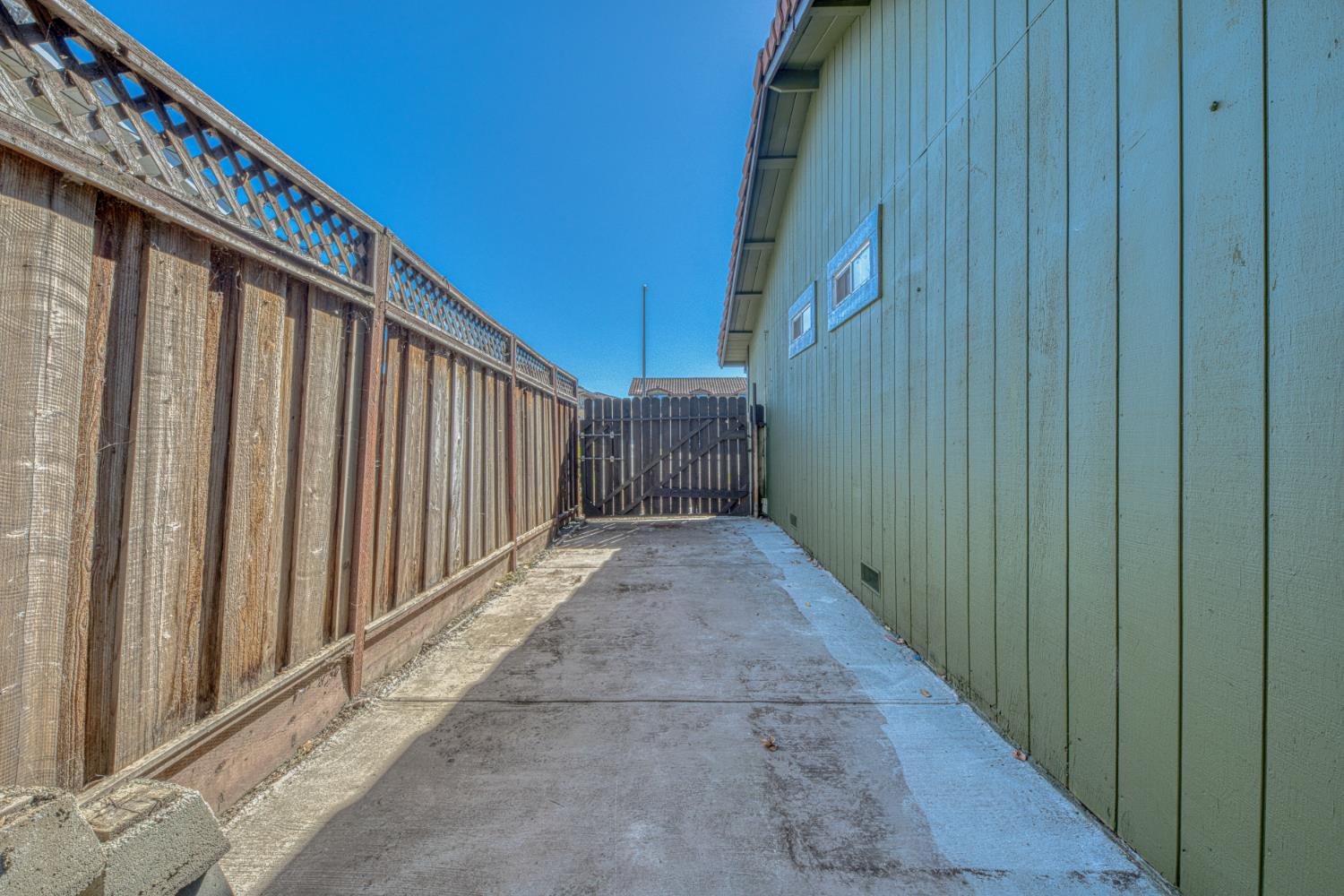 290 Carnoble Dr