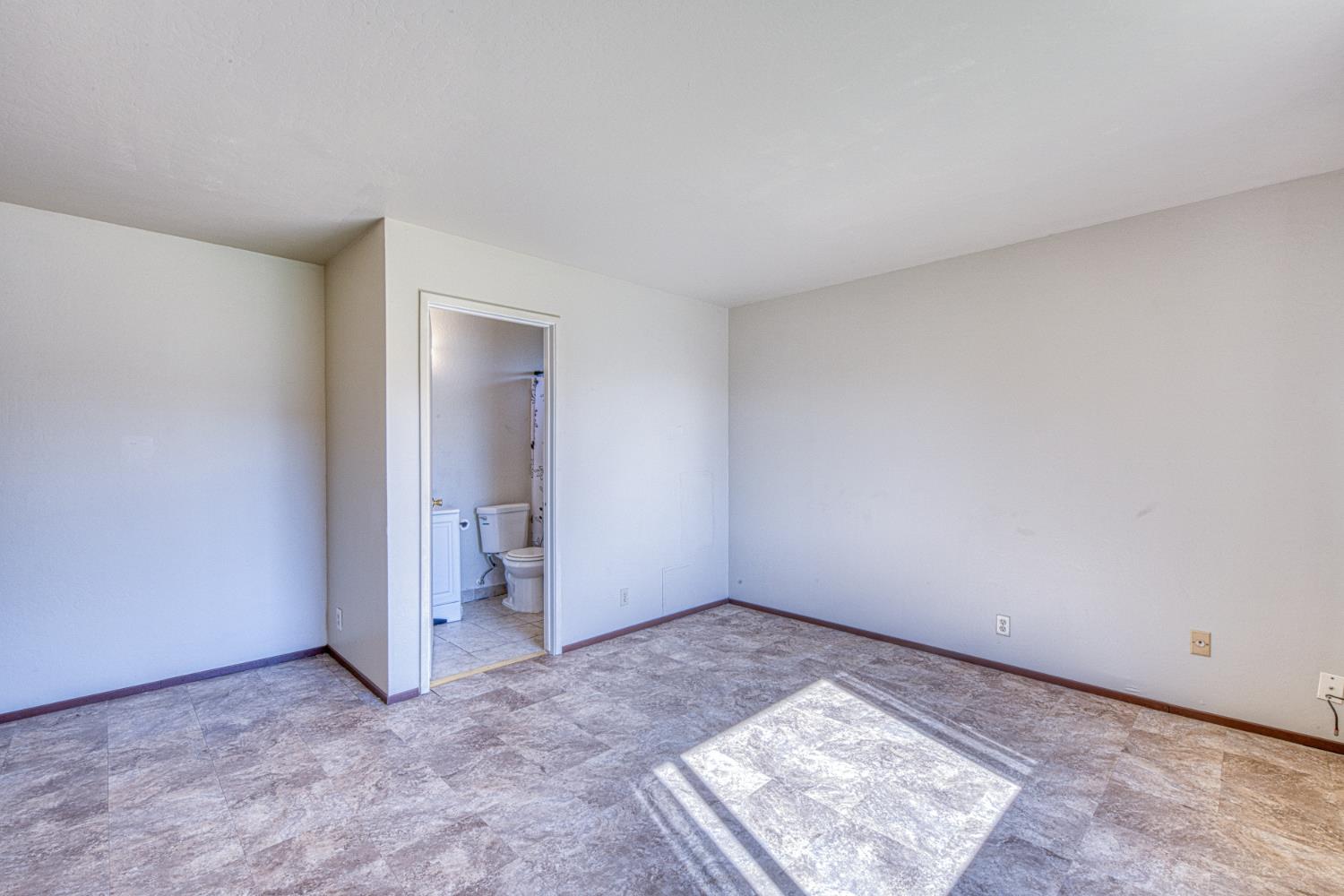290 Carnoble Dr