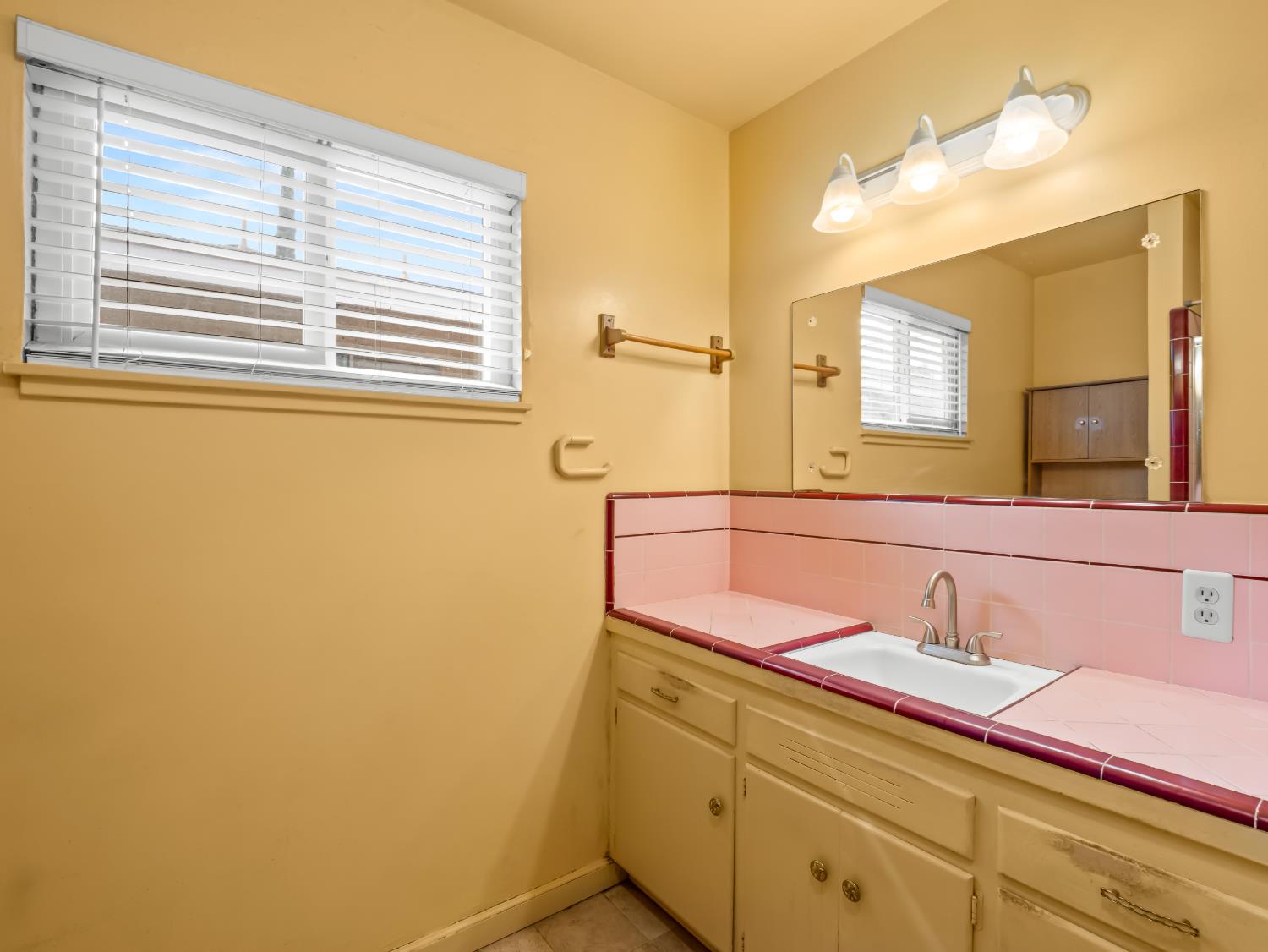 2014 E Simpson Avenue E