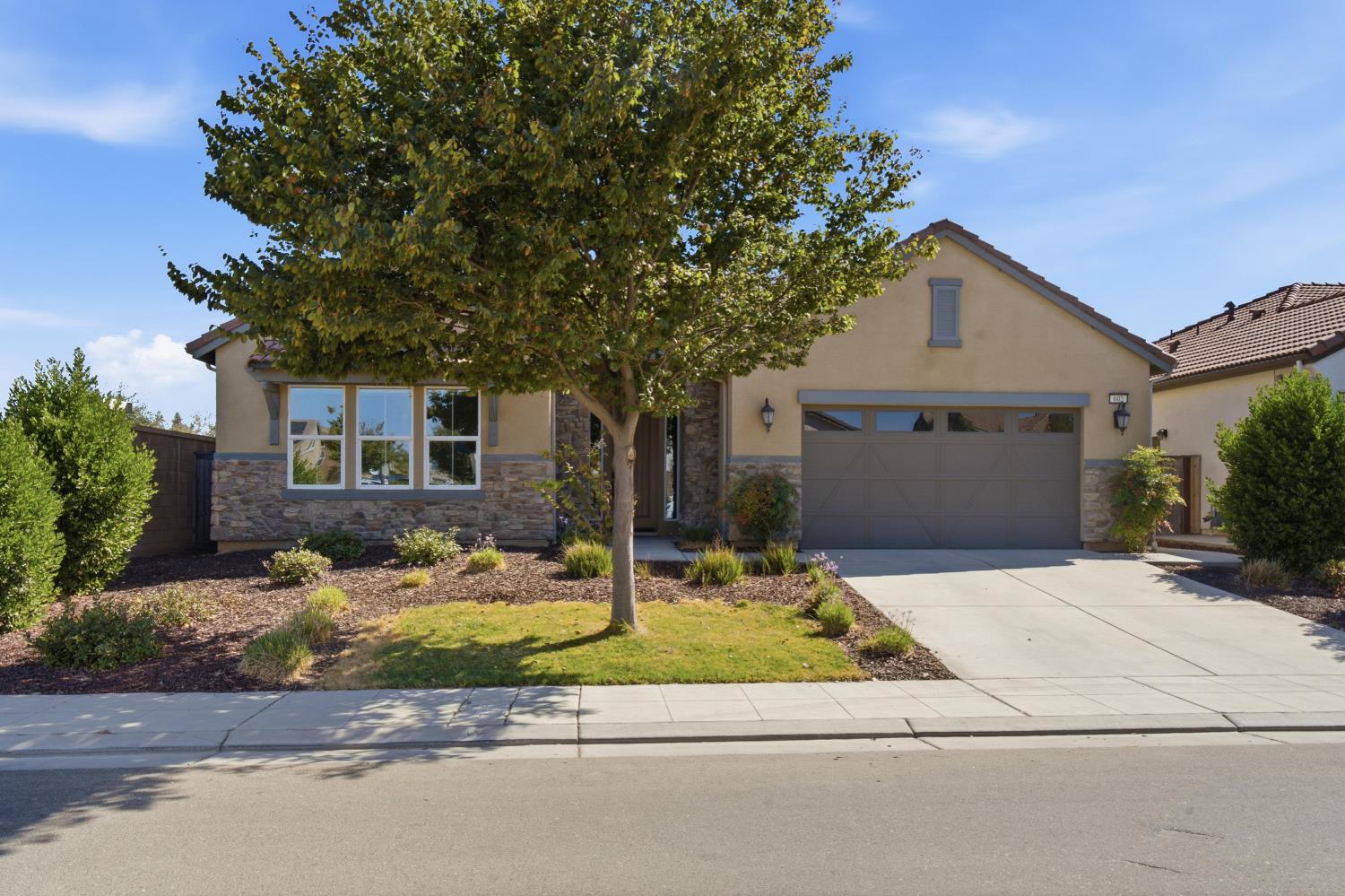 602 Pinnacle Drive W