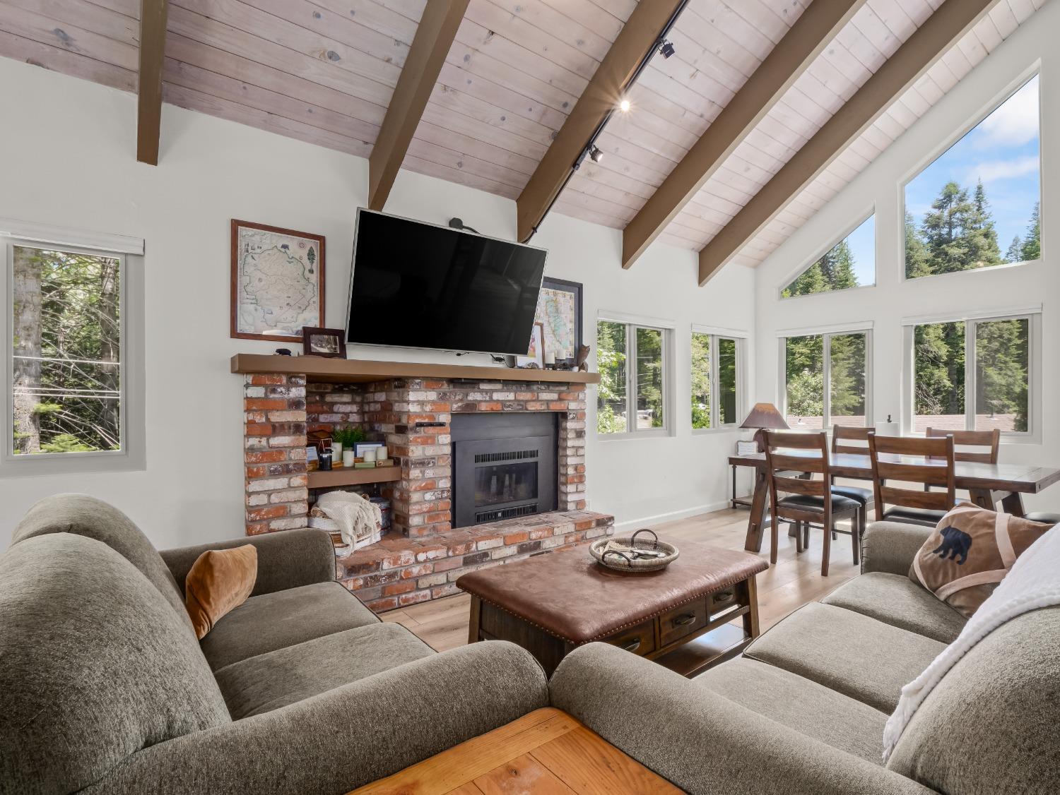 1153 Silver Tip Lane