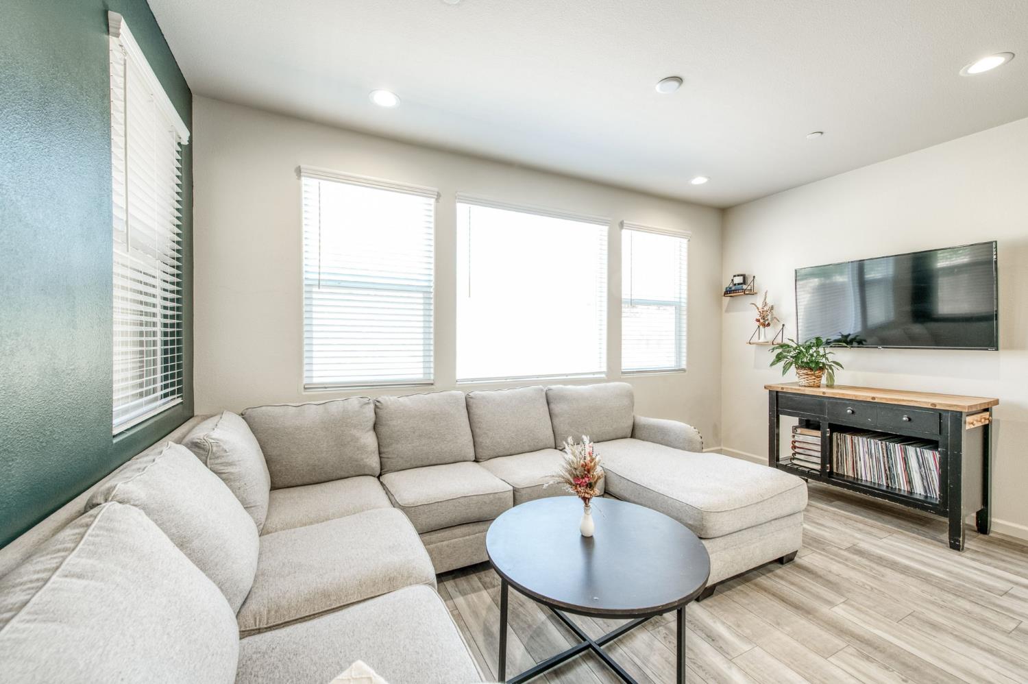 5438 W Santa Barbara Drive