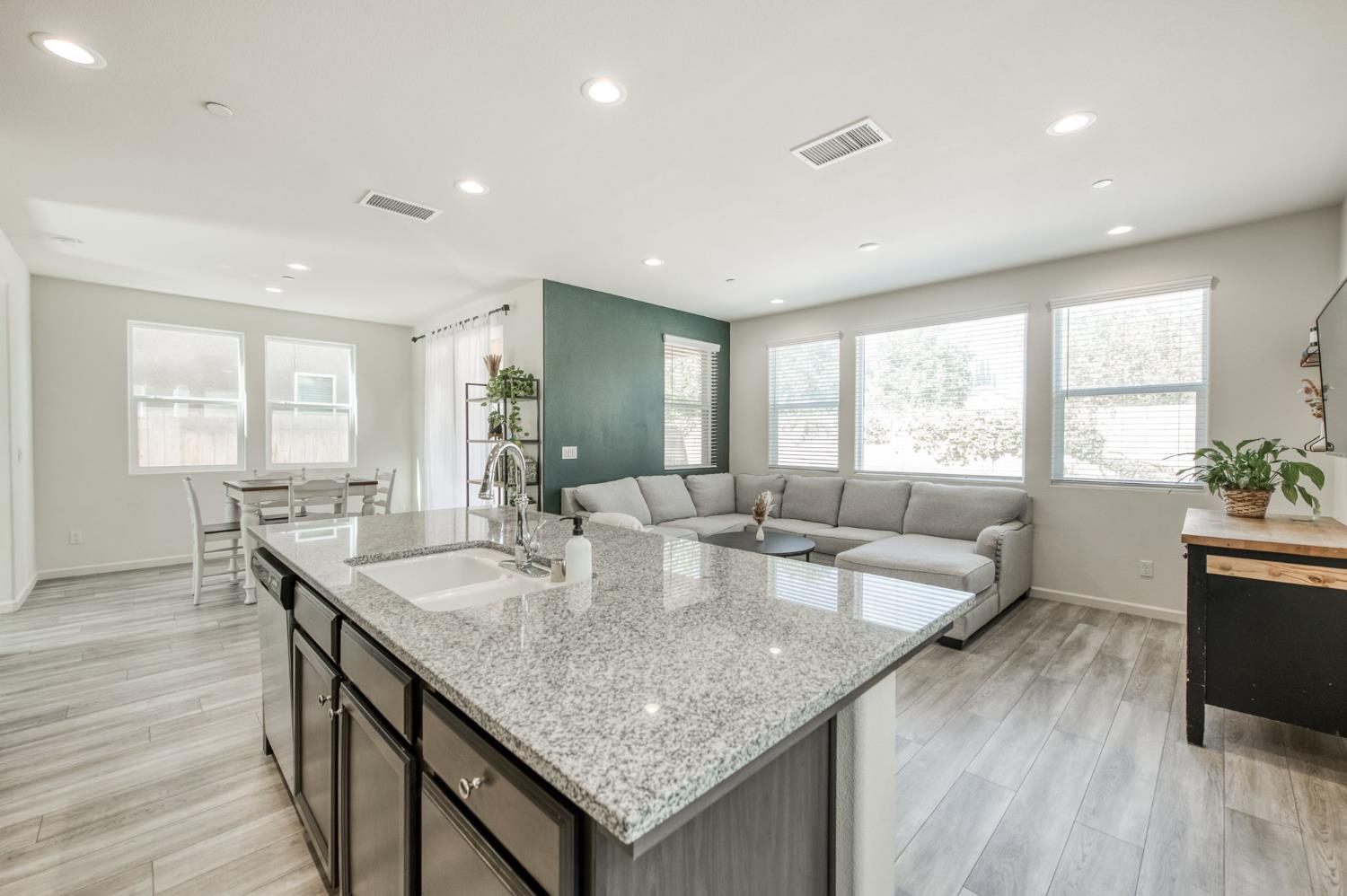 5438 W Santa Barbara Drive