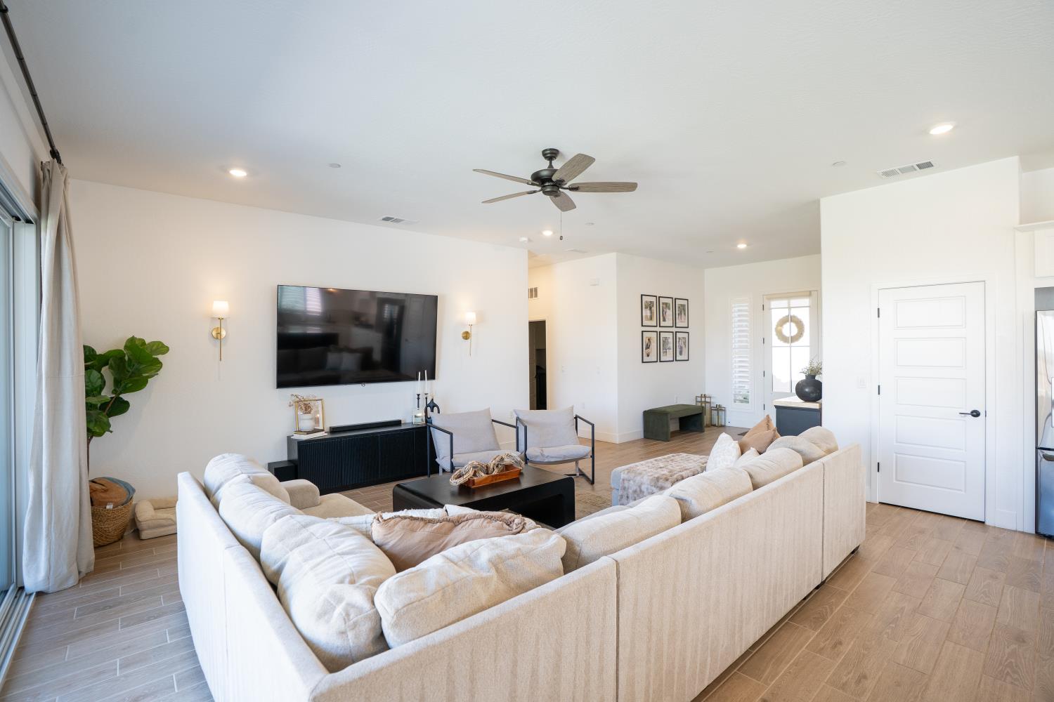 812 Traverse Drive S