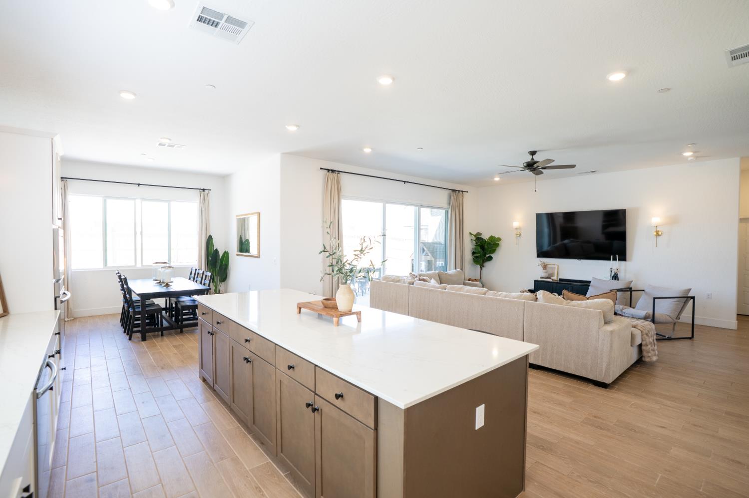 812 Traverse Drive S