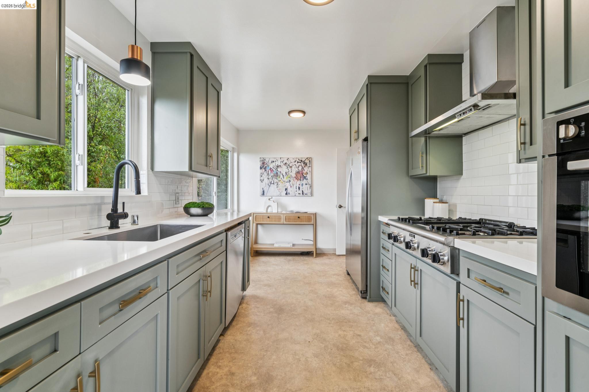 885 Shevlin Dr