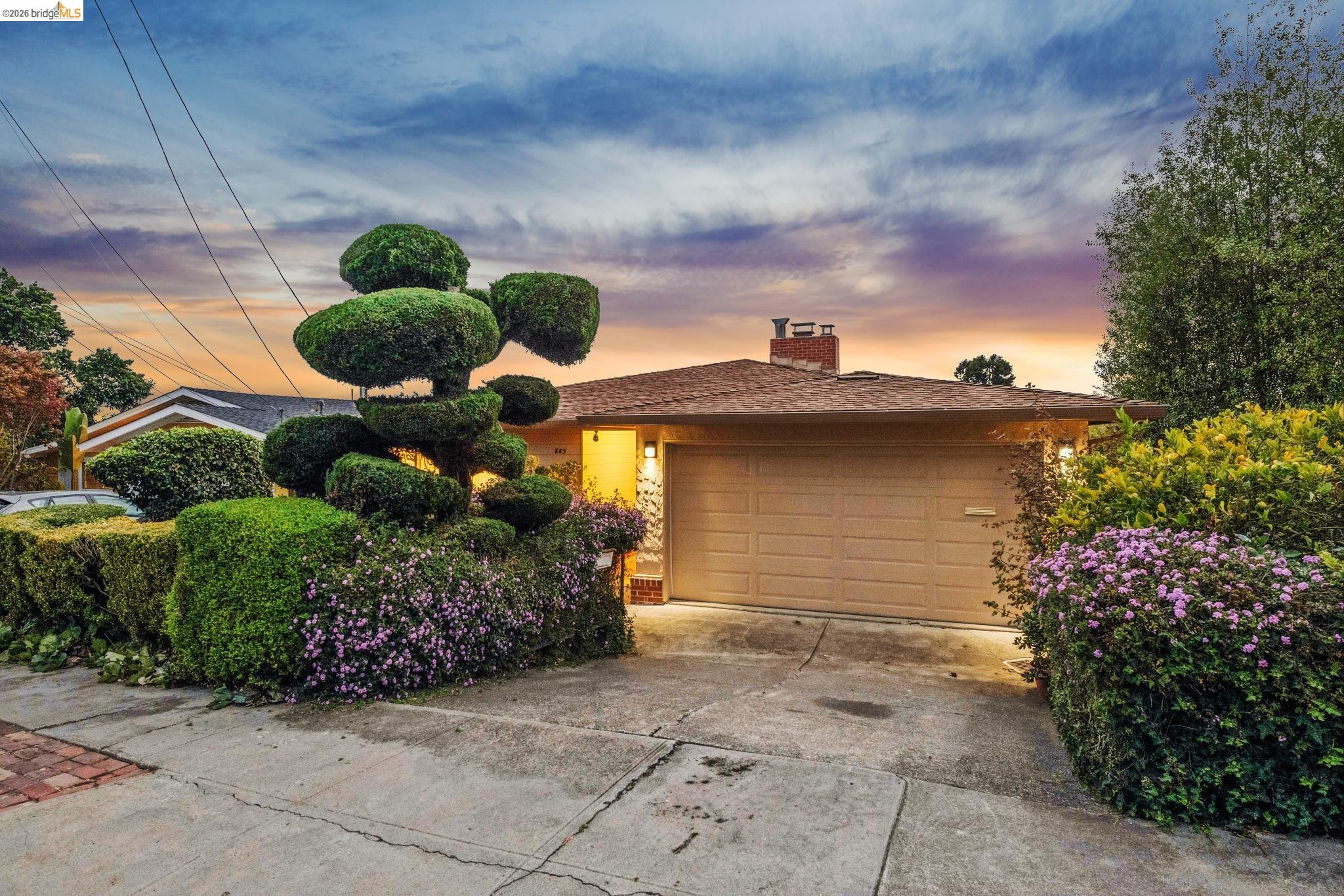 885 Shevlin Dr