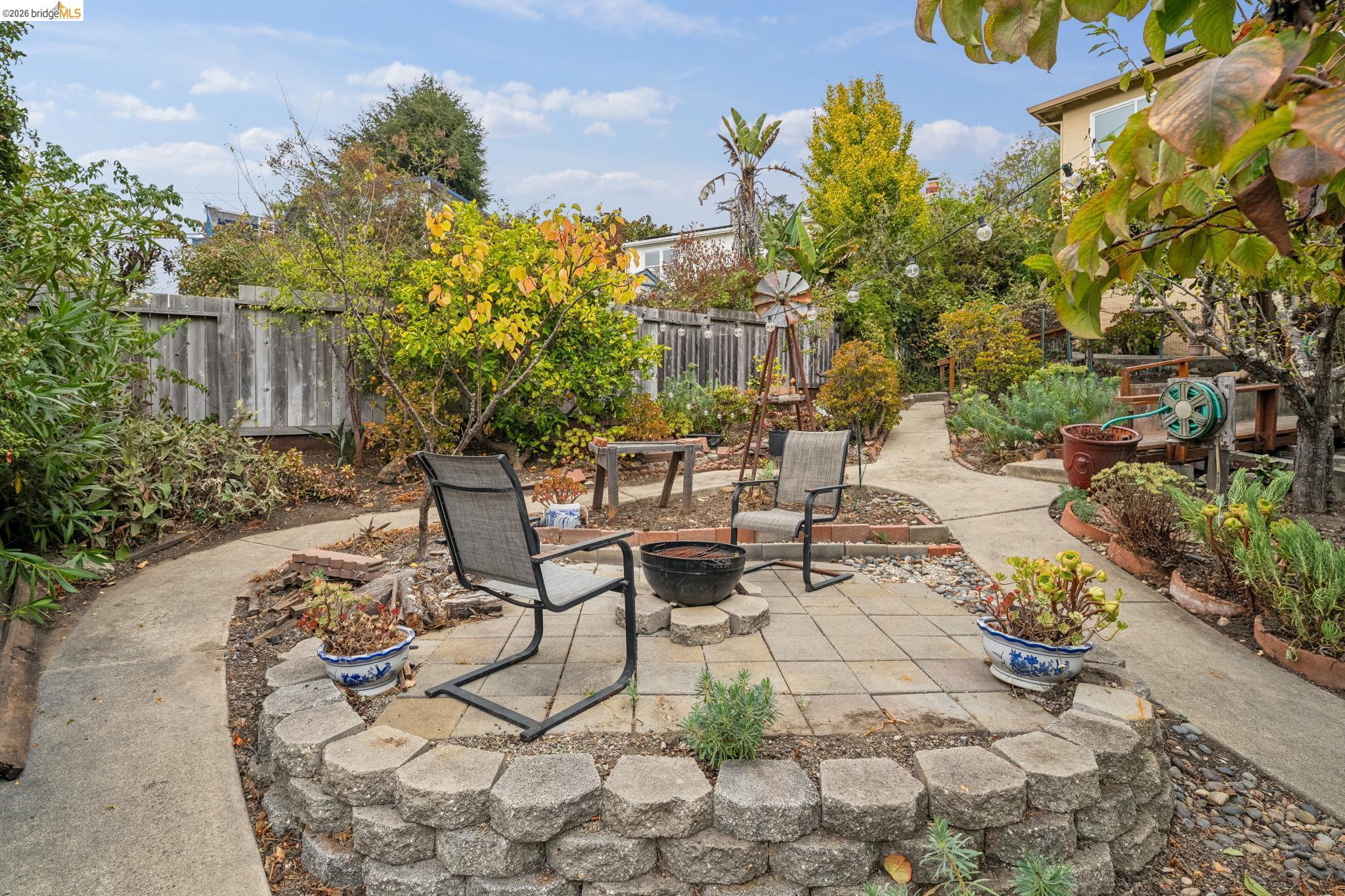 885 Shevlin Dr