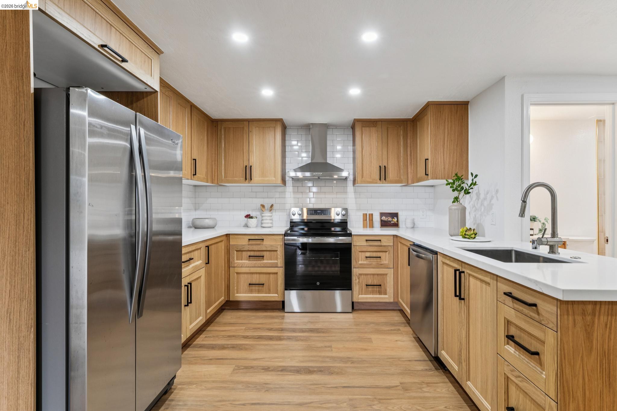 885 Shevlin Dr
