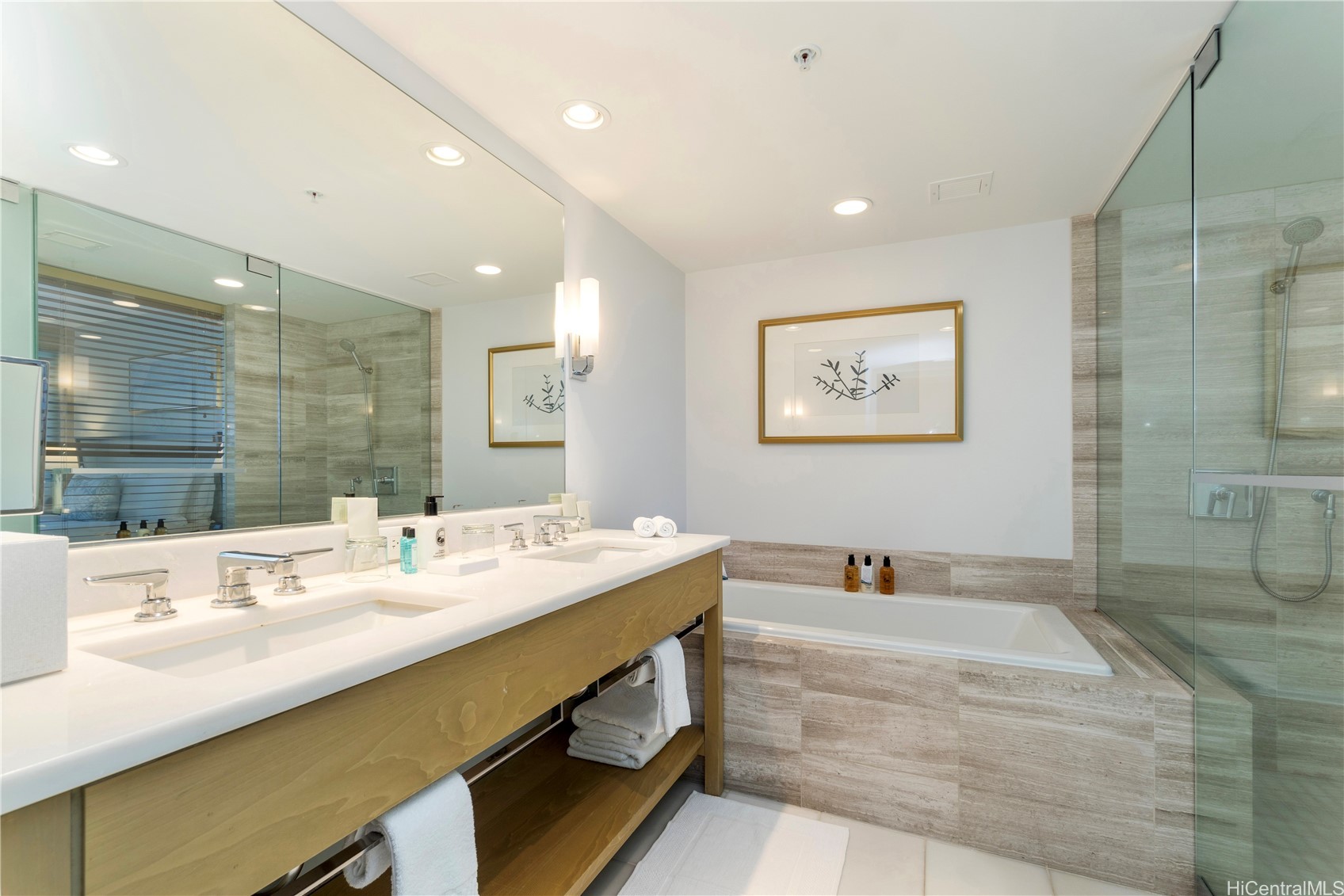 383 Kalaimoku Street E1405