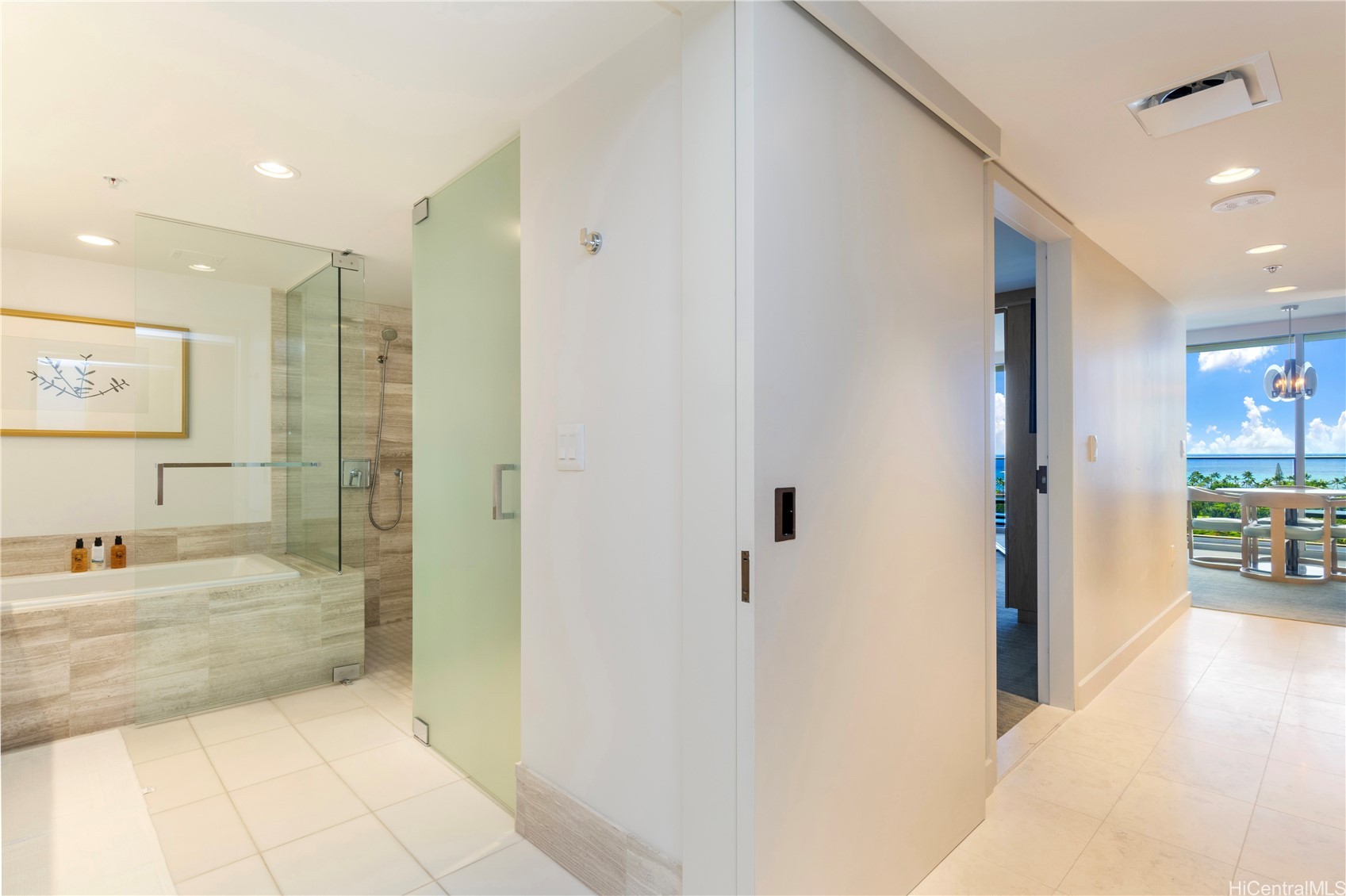 383 Kalaimoku Street E1405