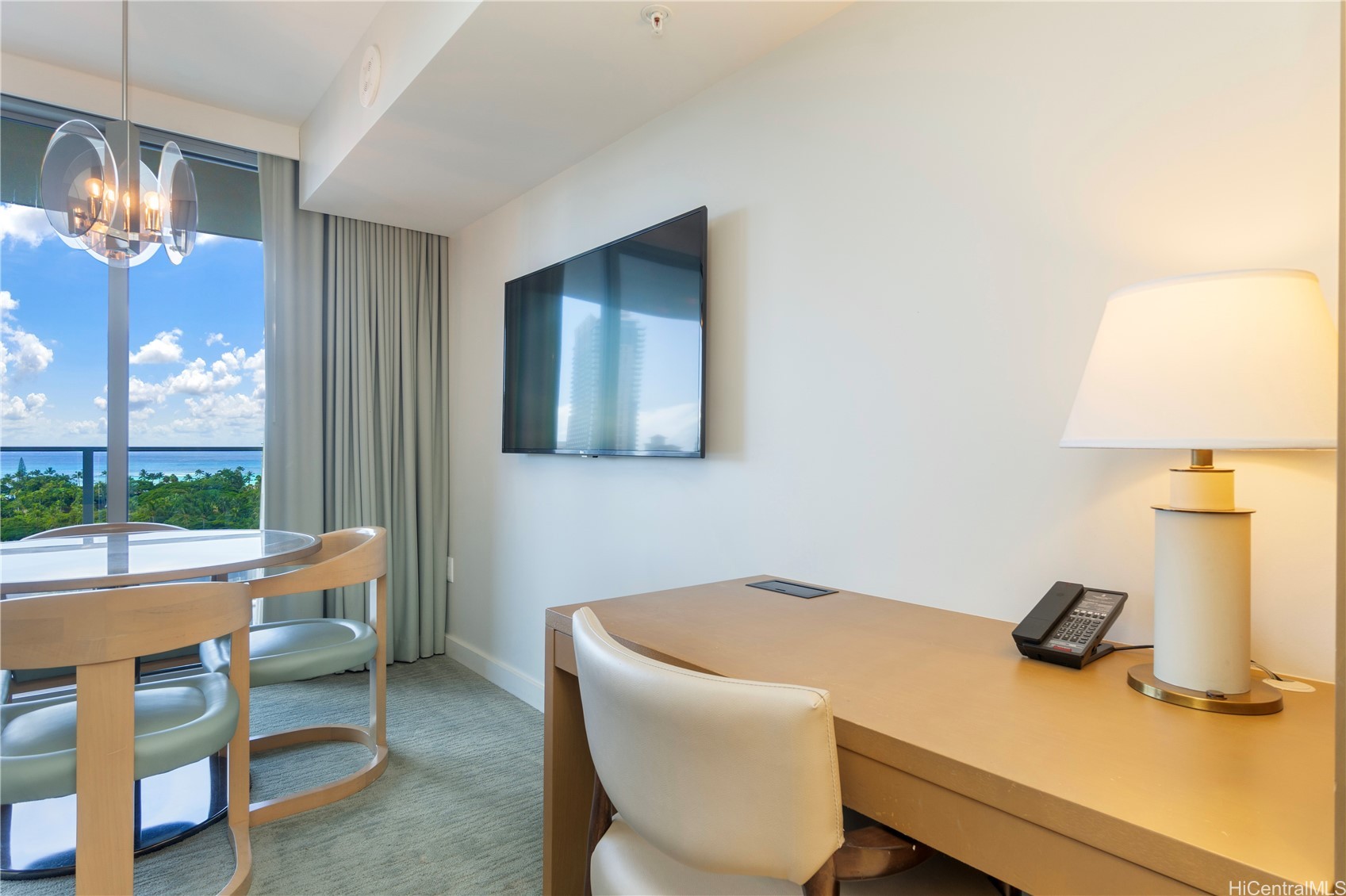 383 Kalaimoku Street E1405