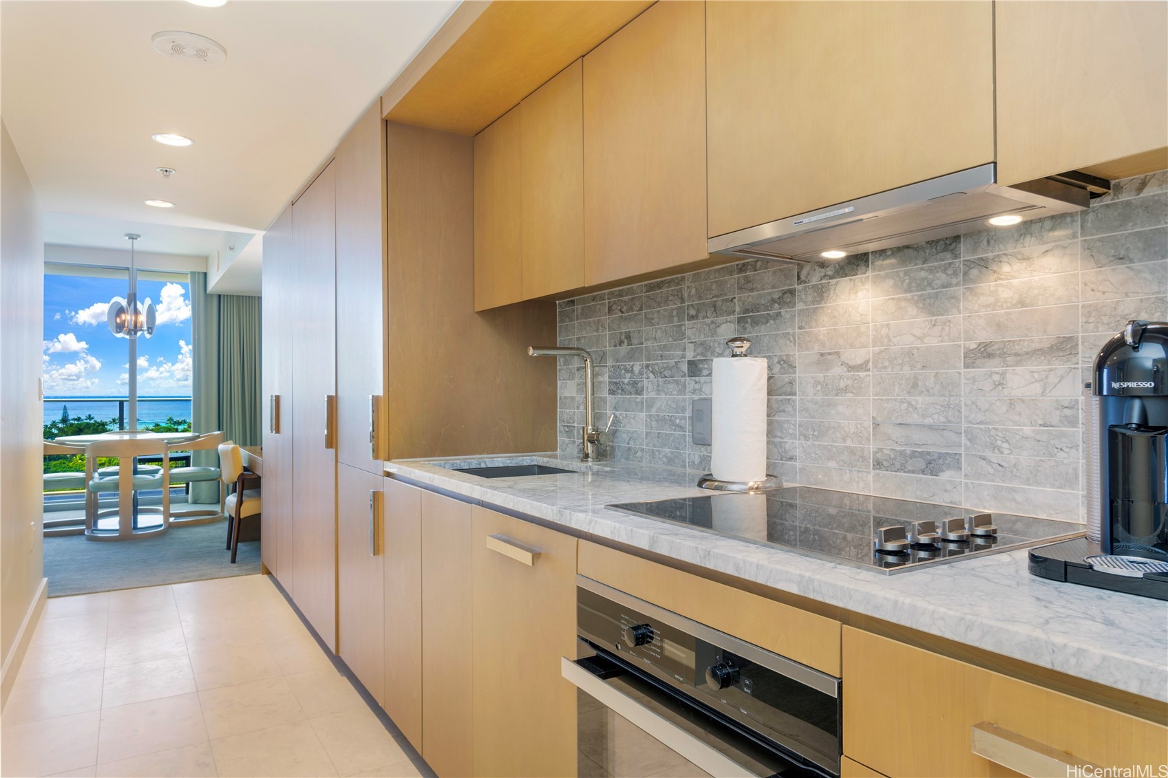 383 Kalaimoku Street E1405