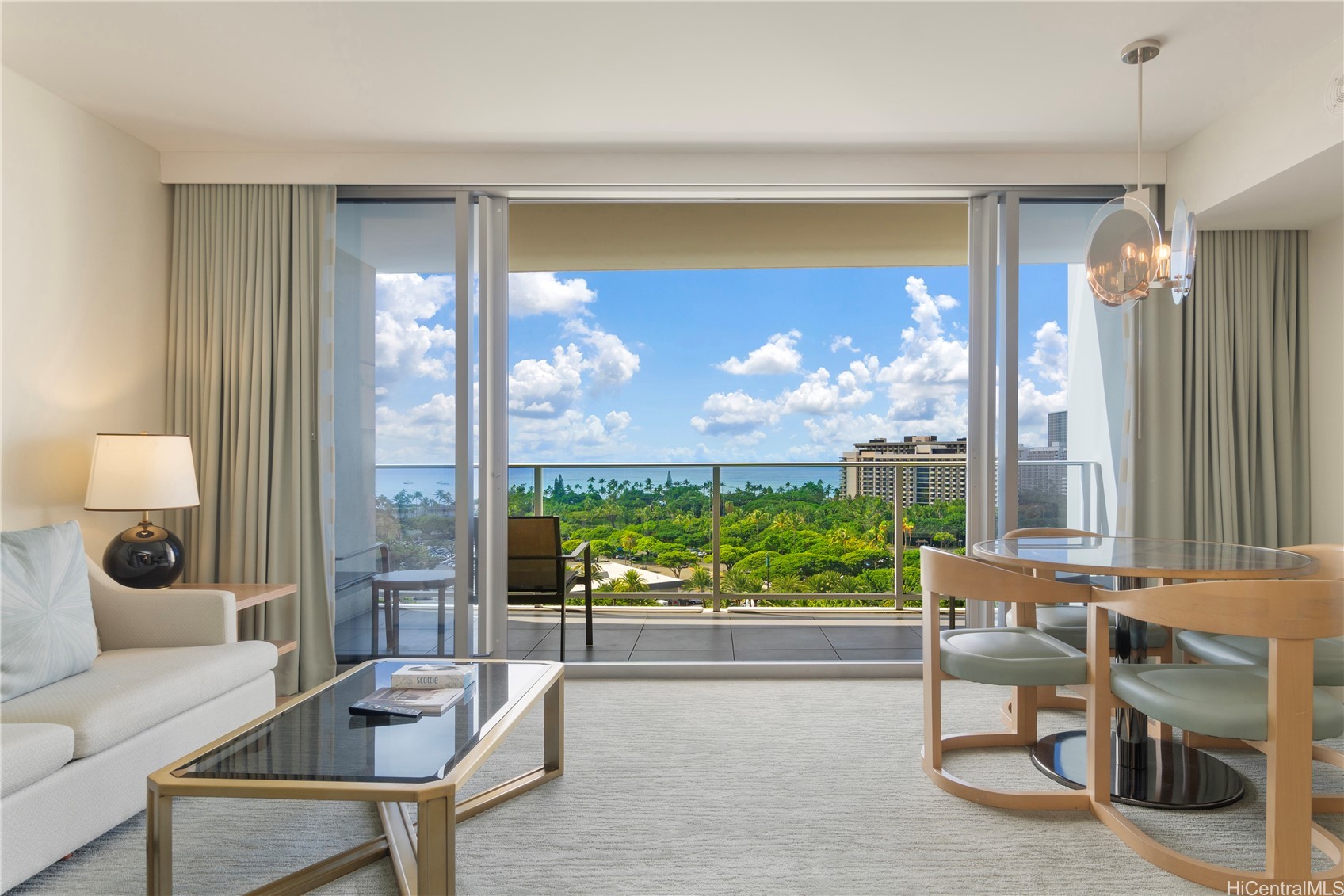 383 Kalaimoku Street E1405