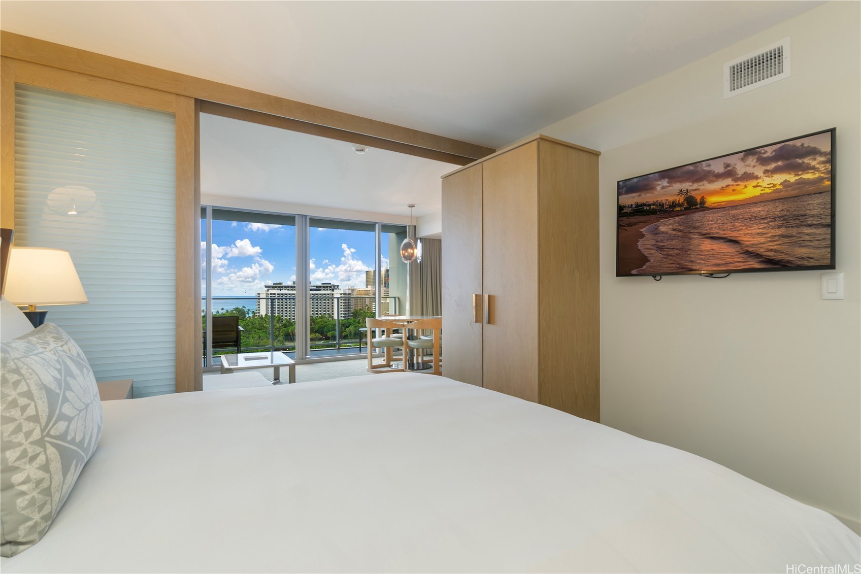 383 Kalaimoku Street E1405