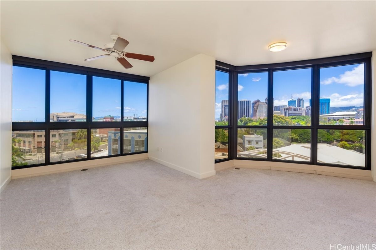 600 Queen Street 702