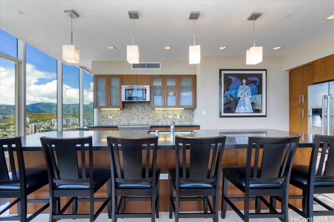 1009 Kapiolani Boulevard PH4807