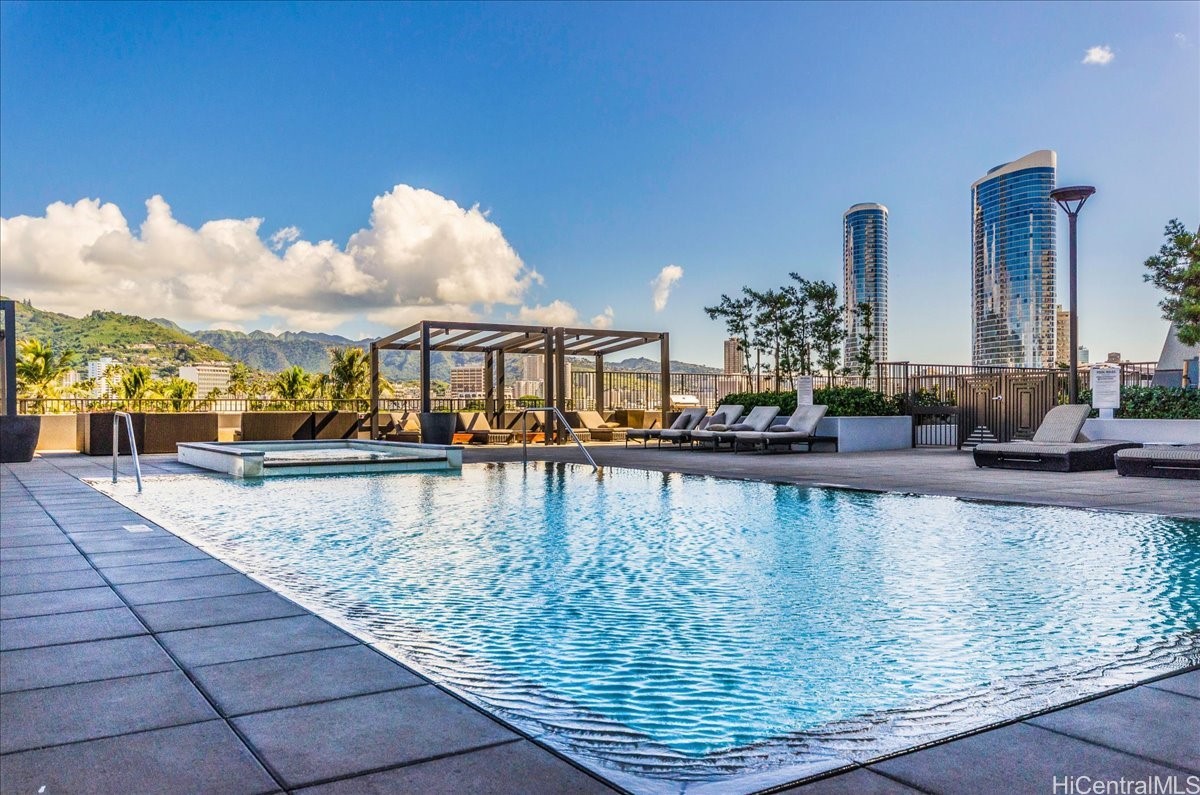 1009 Kapiolani Boulevard PH4807