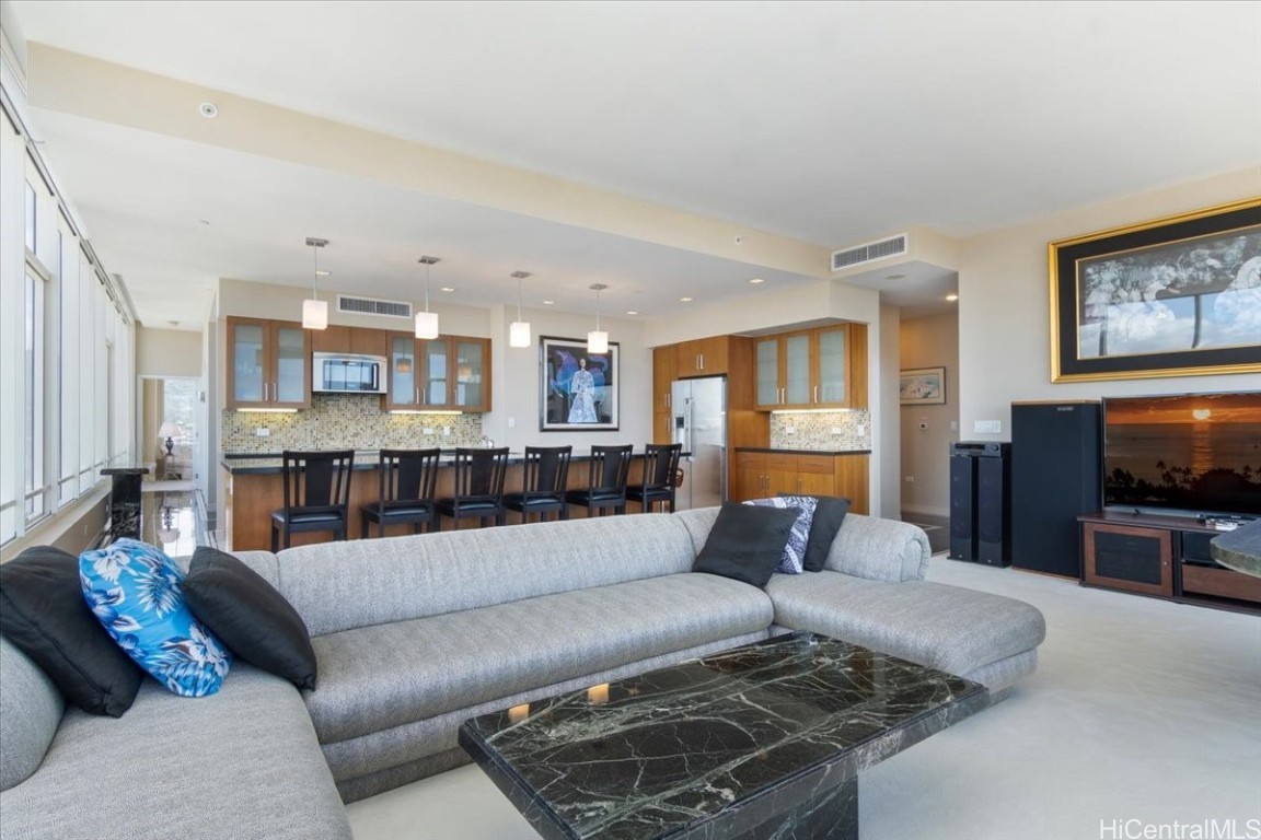 1009 Kapiolani Boulevard PH4807