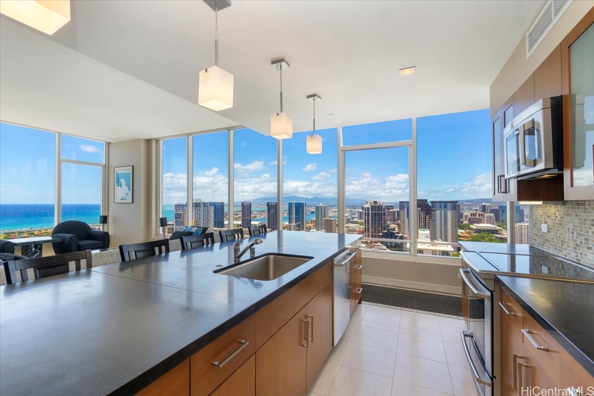 1009 Kapiolani Boulevard PH4807