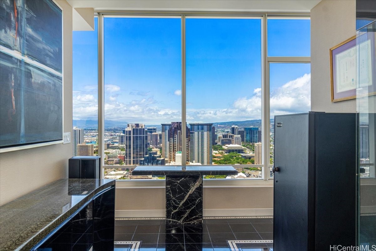 1009 Kapiolani Boulevard PH4807