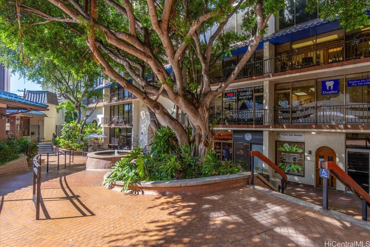 400 Hobron Lane 307
