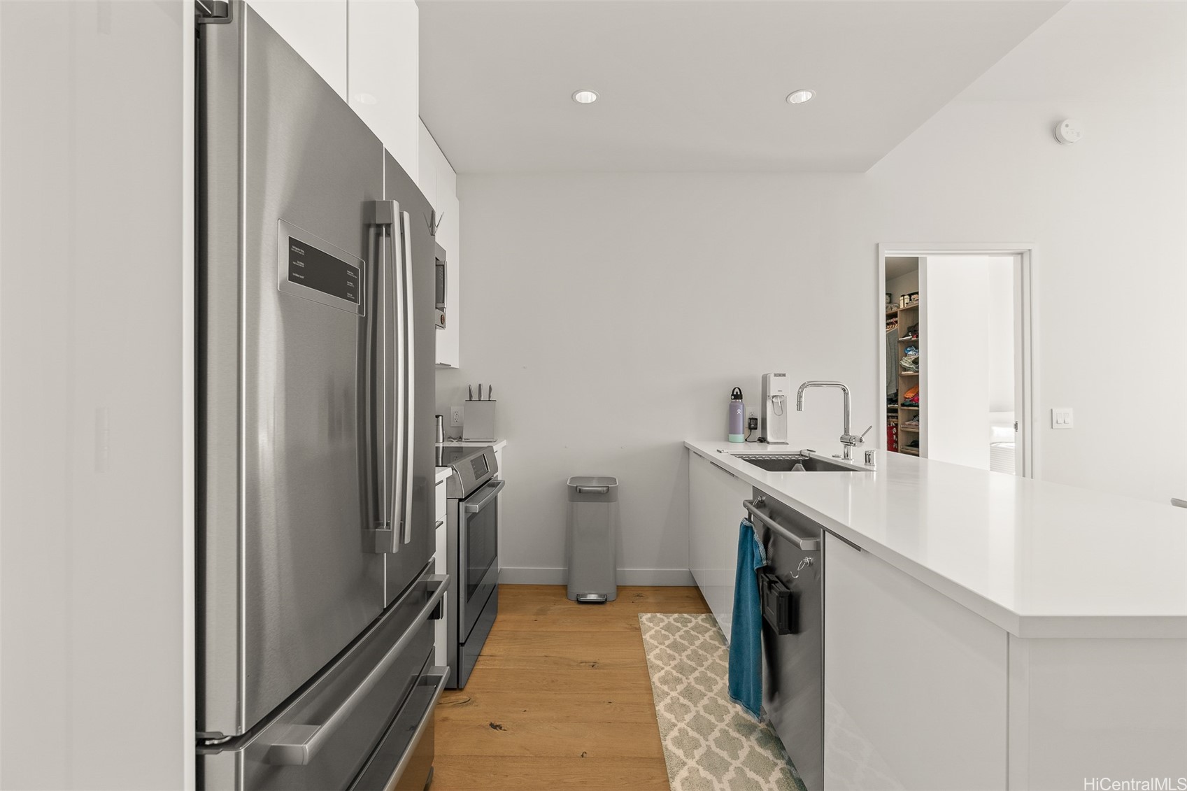 1001 Queen Street PH 3904