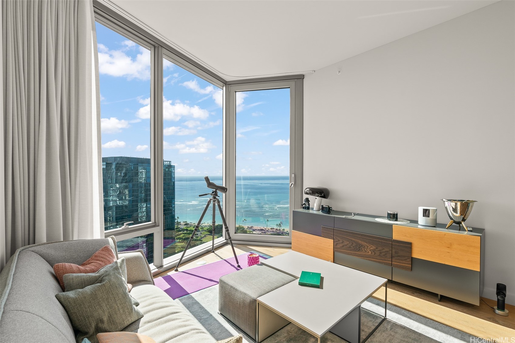 1001 Queen Street PH 3904