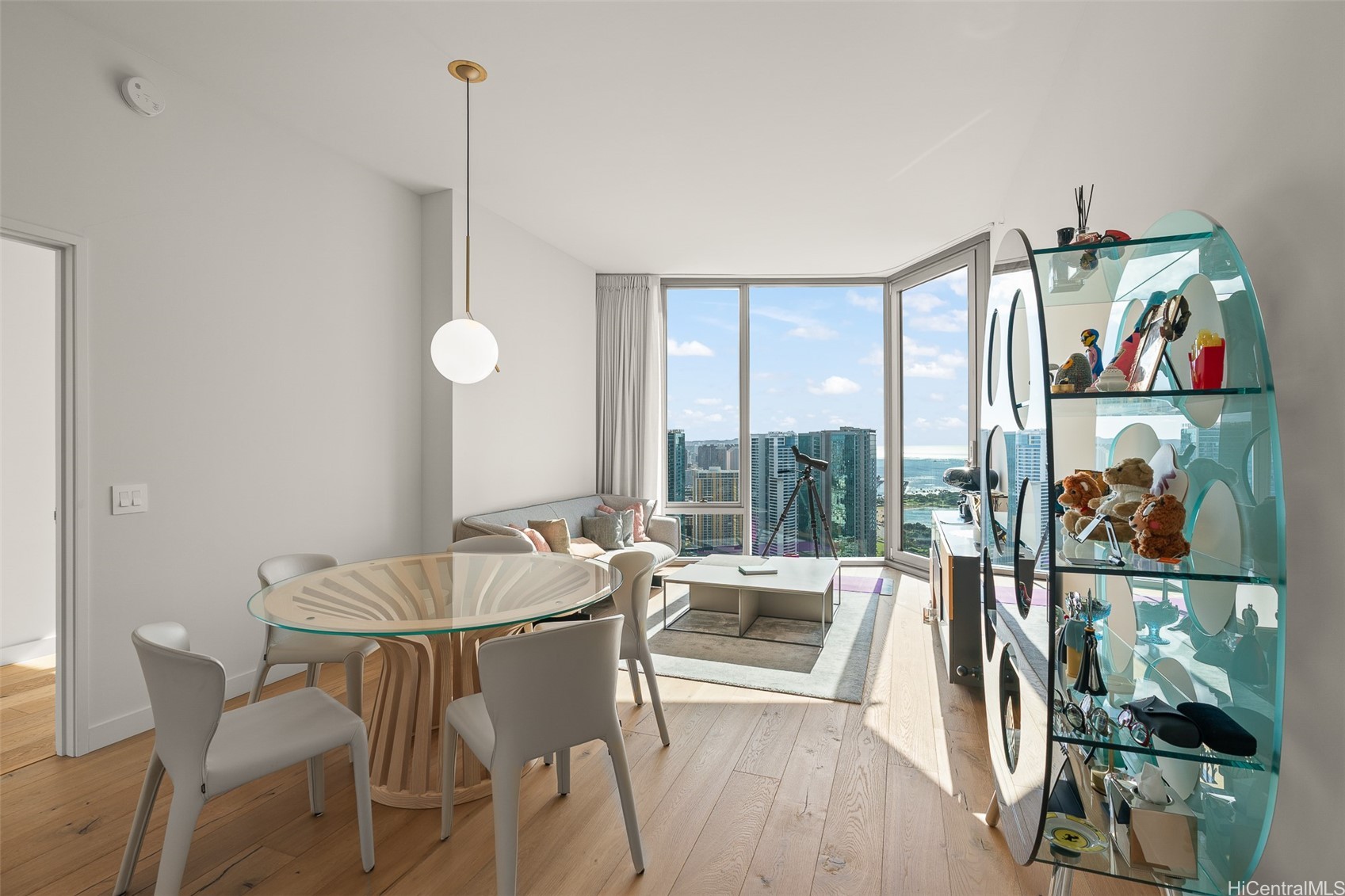 1001 Queen Street PH 3904