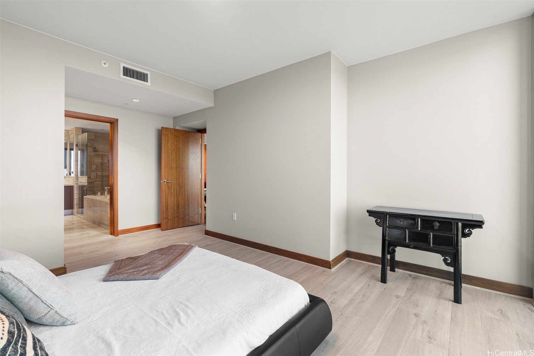 1555 Kapiolani Boulevard 906