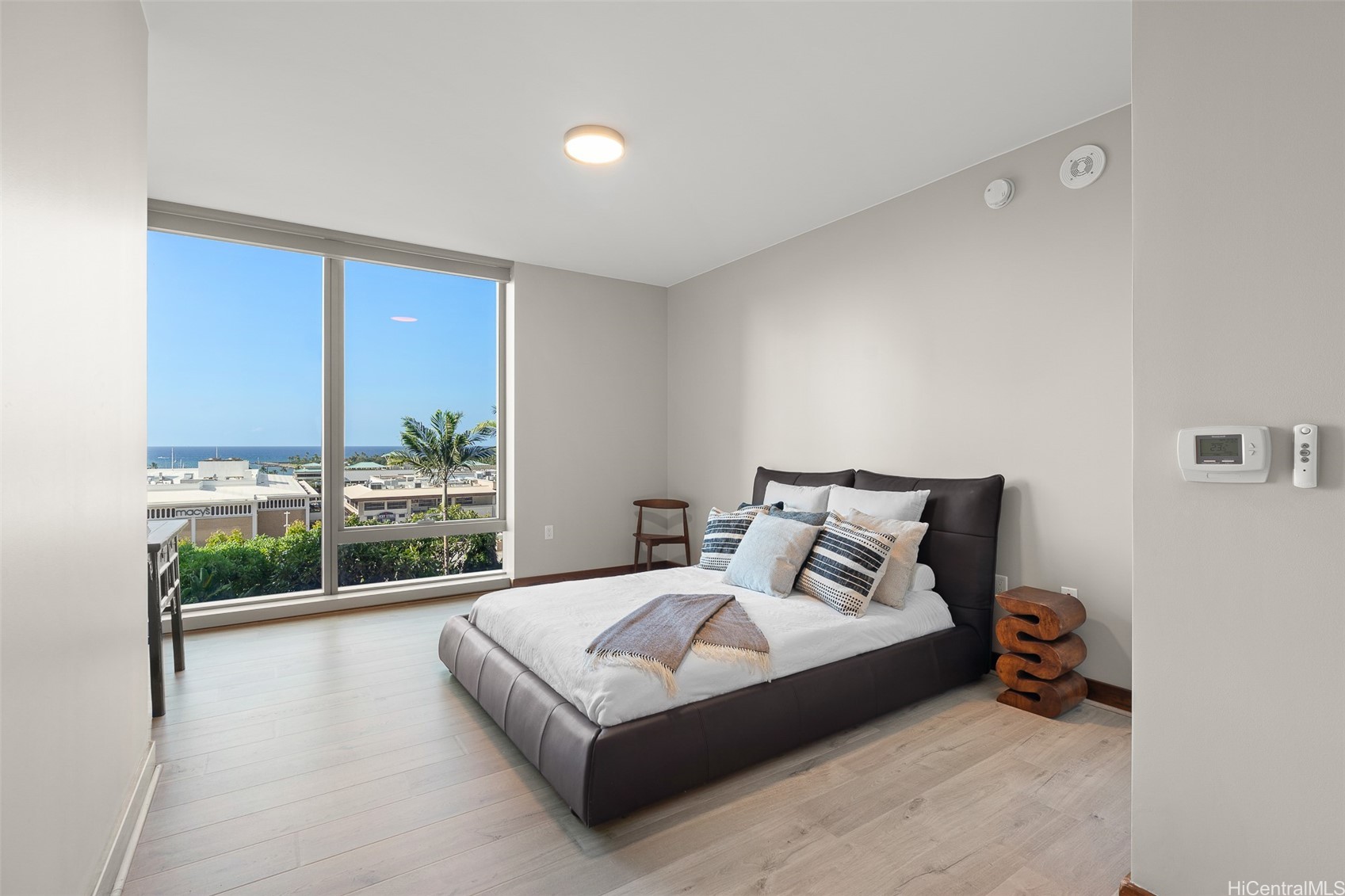 1555 Kapiolani Boulevard 906