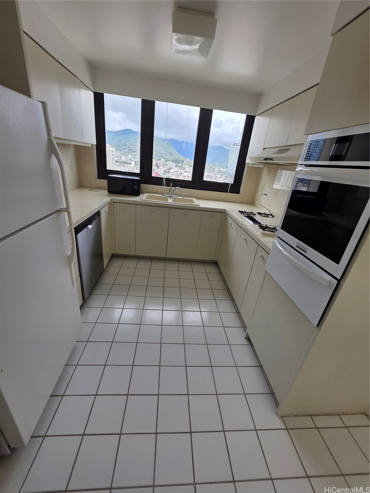 1650 Ala Moana Boulevard 2611