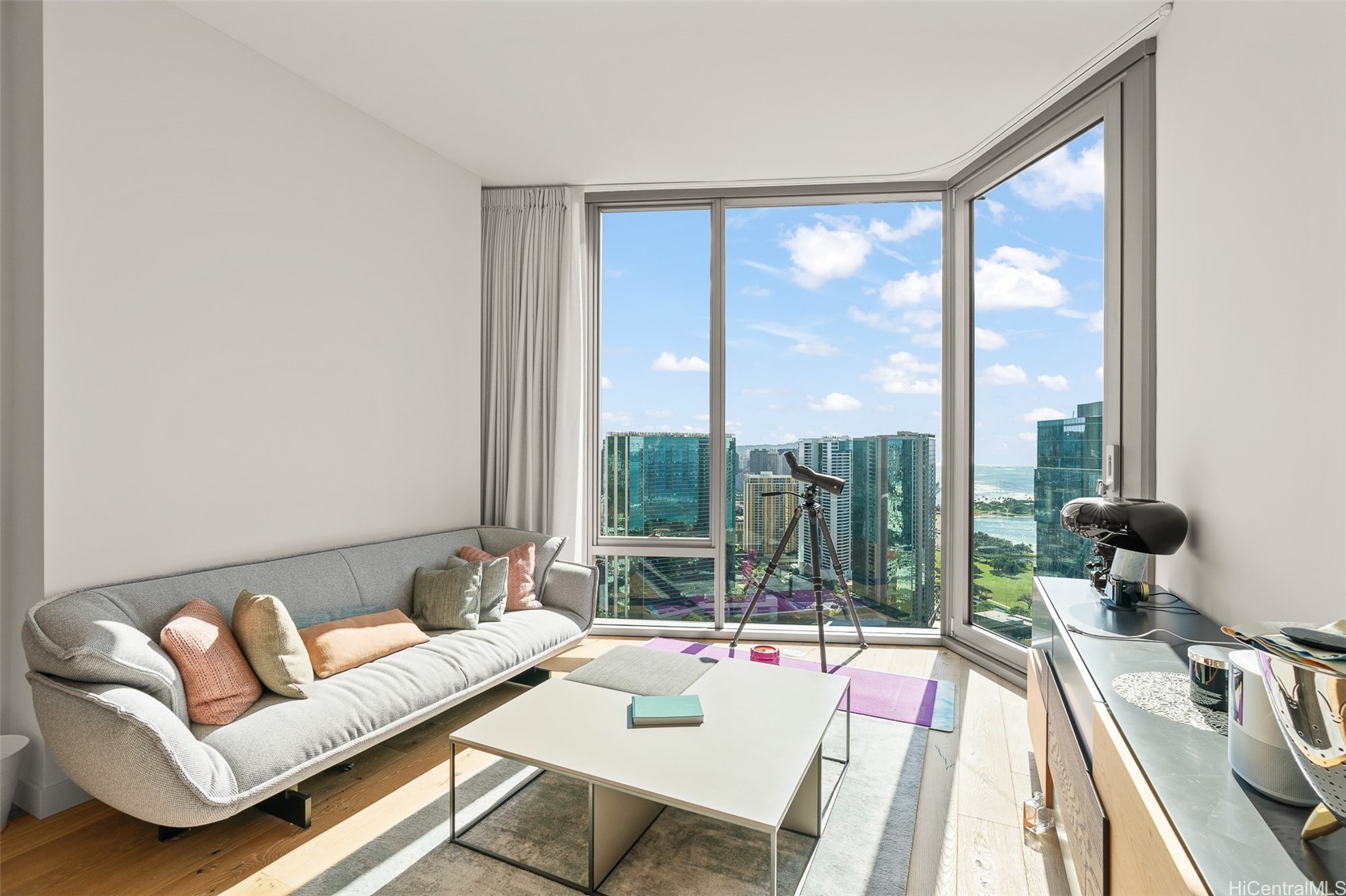 1001 Queen Street PH 3904