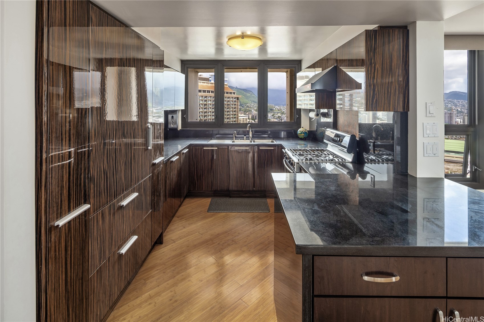 1600 Ala Moana Boulevard 3700