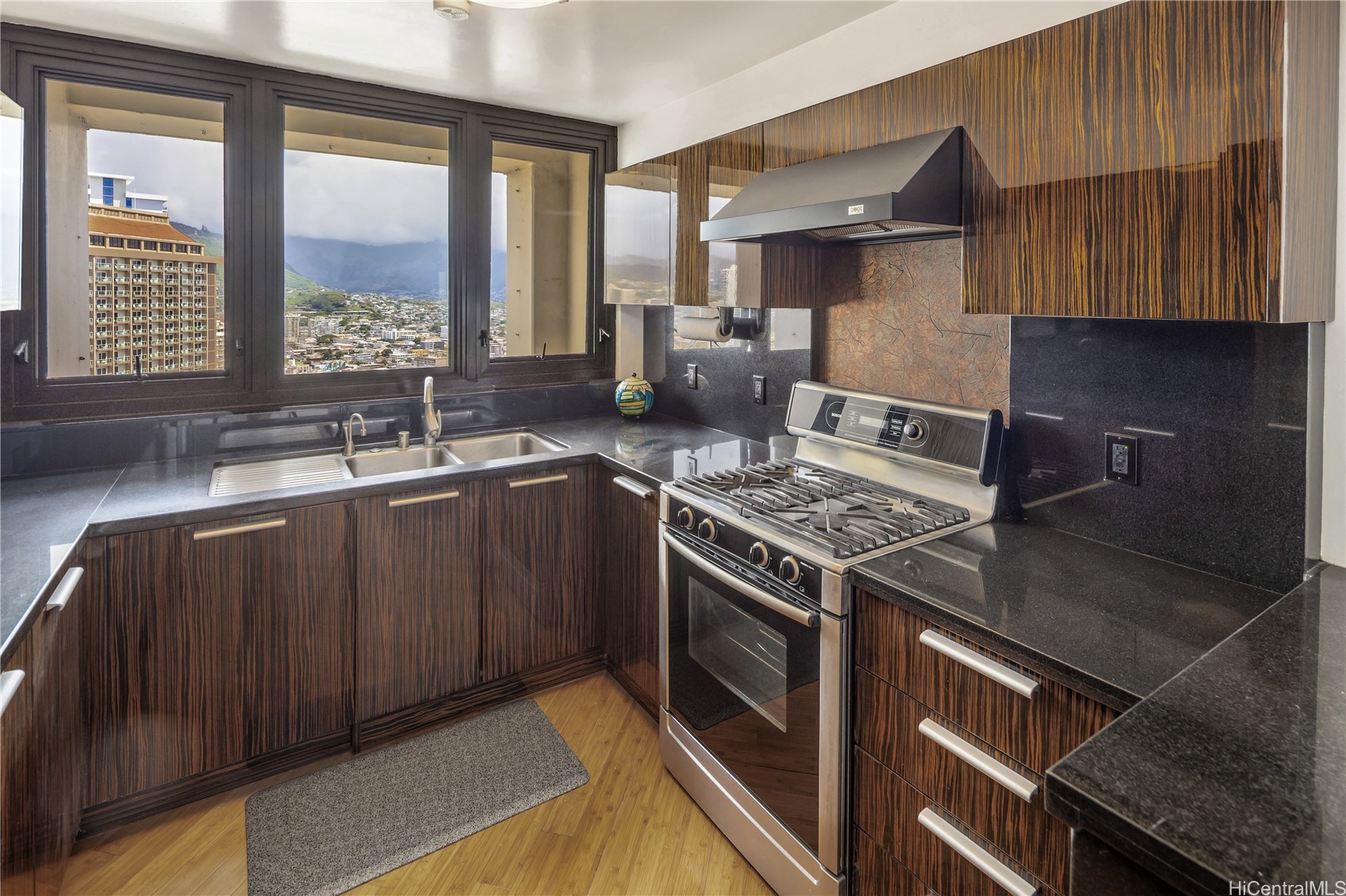 1600 Ala Moana Boulevard 3700