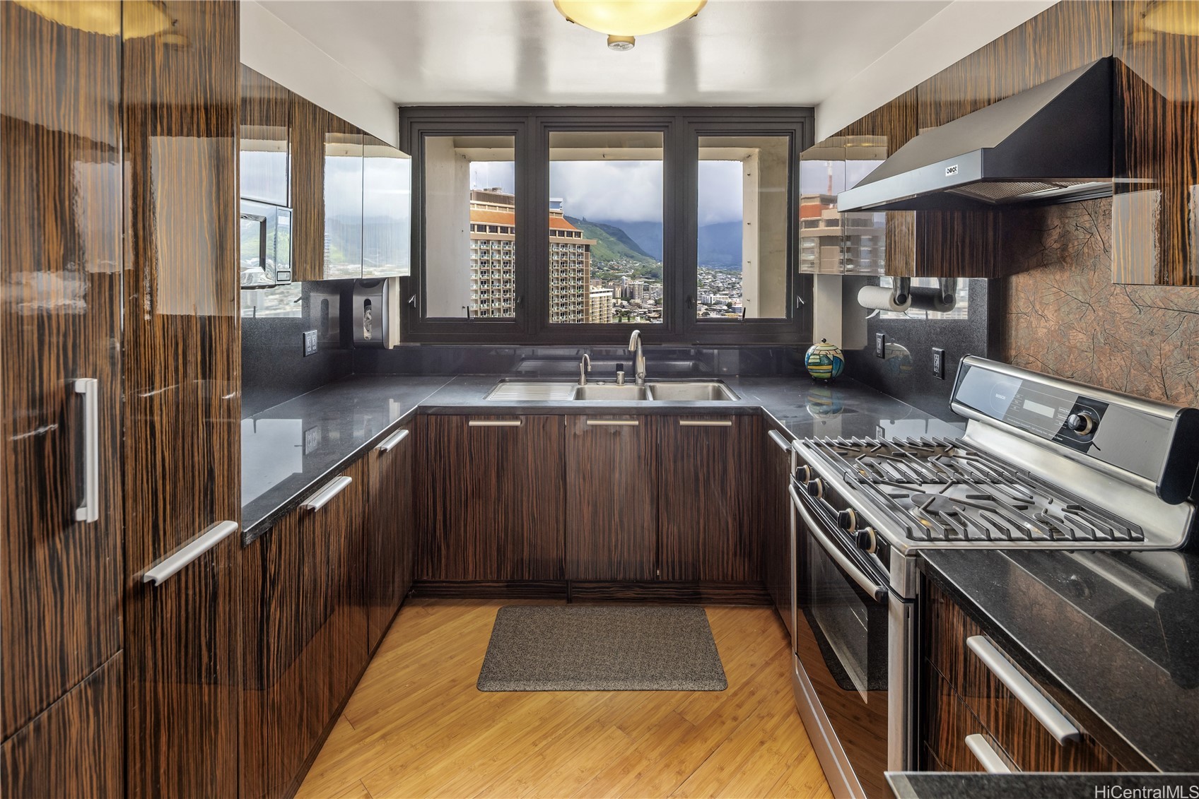 1600 Ala Moana Boulevard 3700